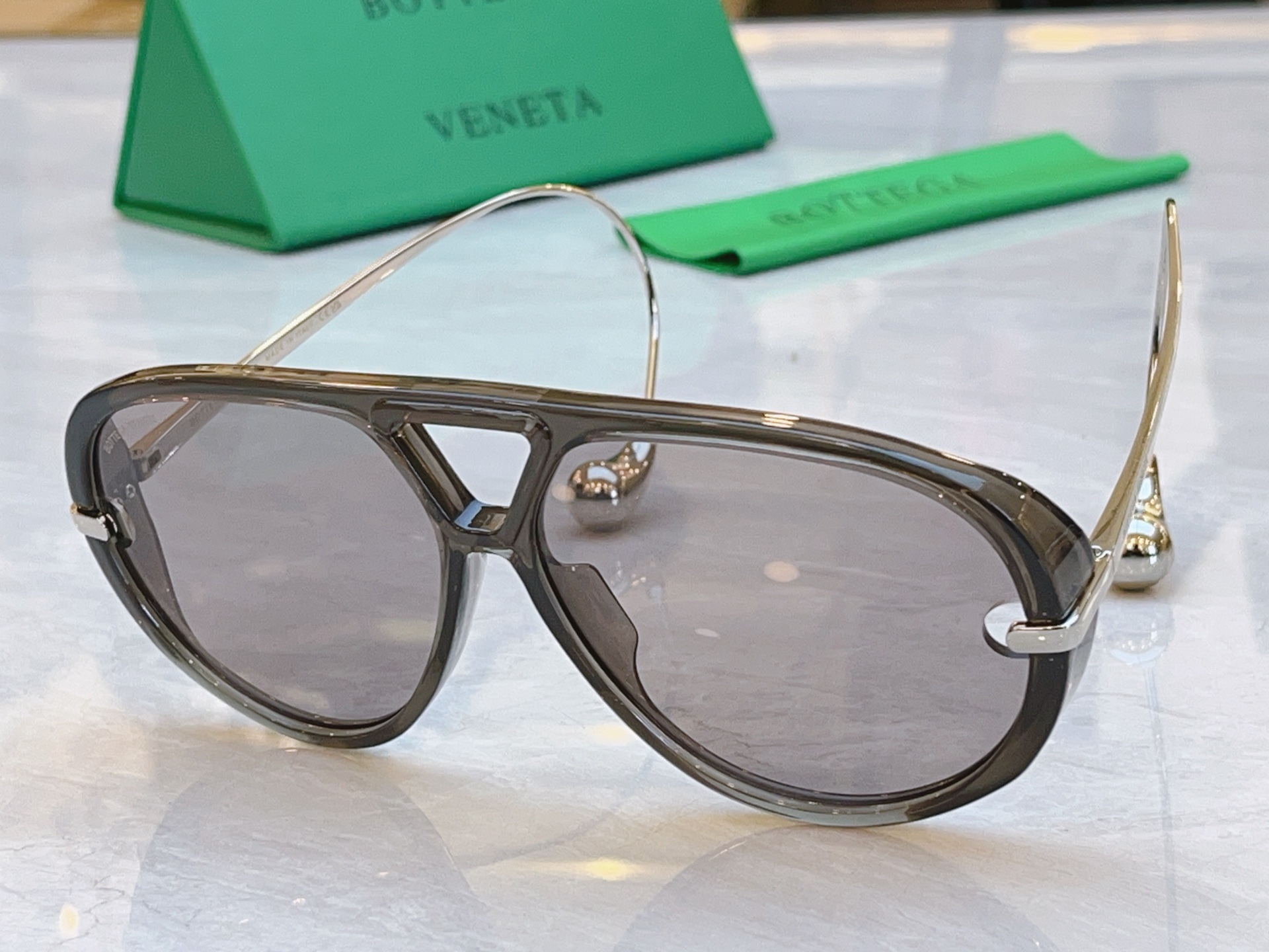 ，【BOTTEGA VENET*】宝缇*嘉新款太阳镜，MODEL：BV1273S，SIZE：64口13-