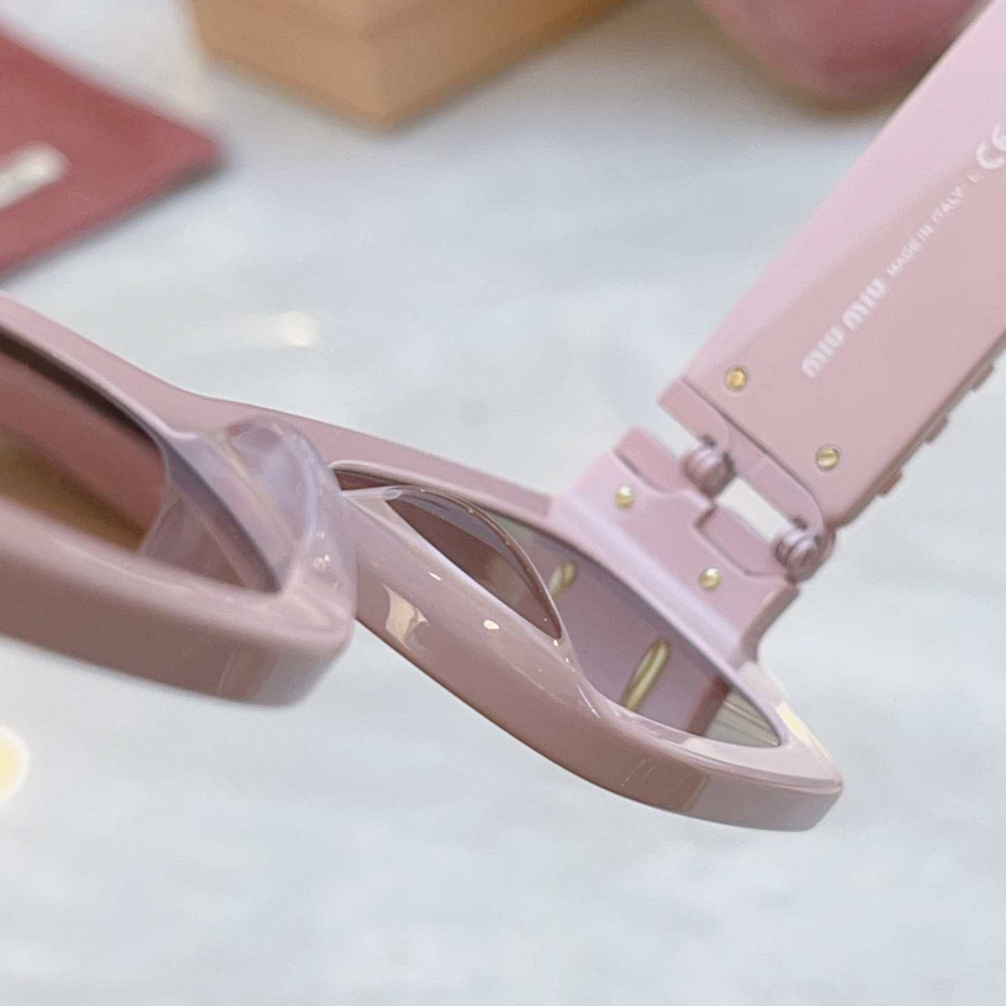 ，【MIUMI*】缪*缪新款太阳镜🕶️，Mod：SMU 09w，SIZE:53口22-135