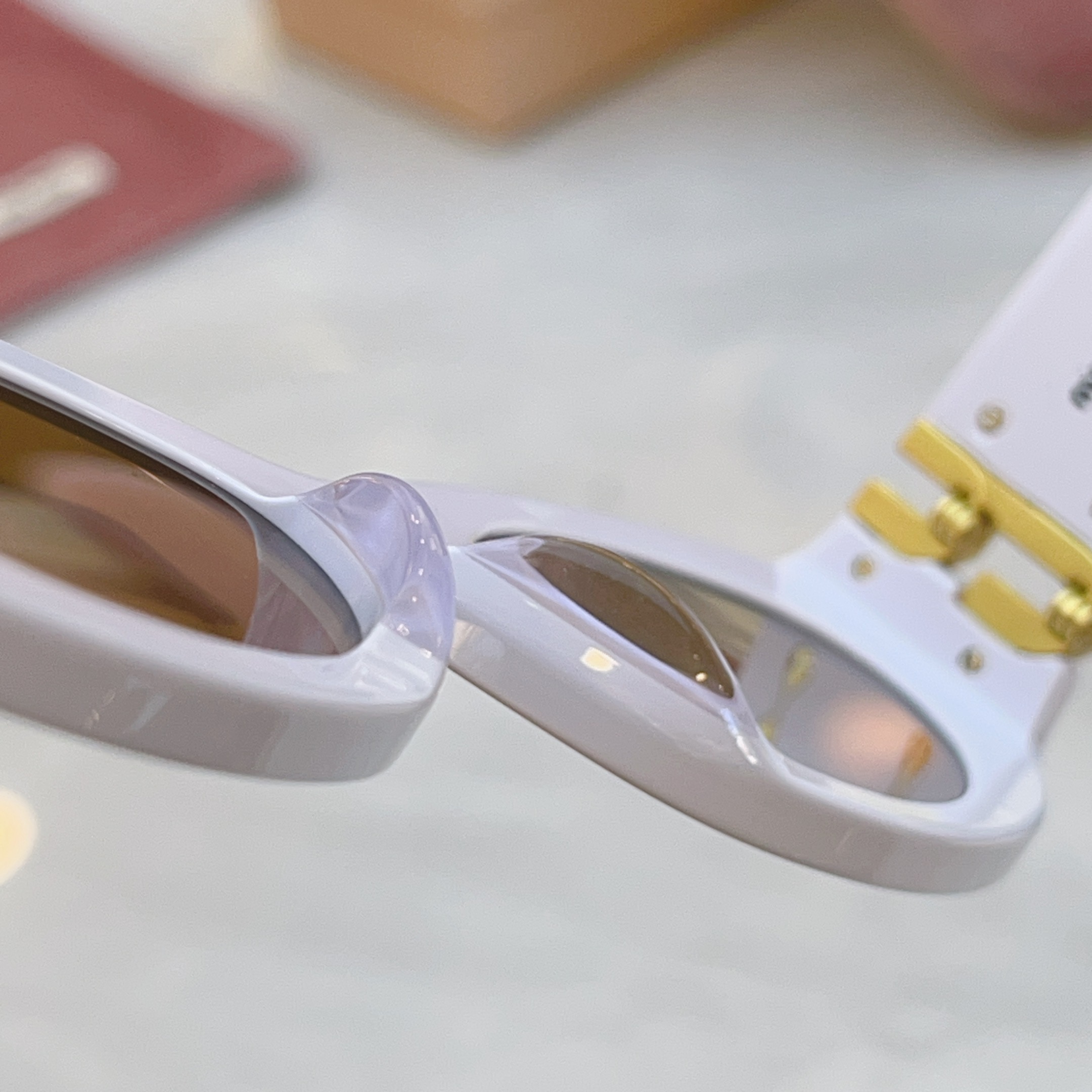 ，【MIUMI*】缪*缪新款太阳镜🕶️，Mod：SMU 11w，SIZE:54口21-135