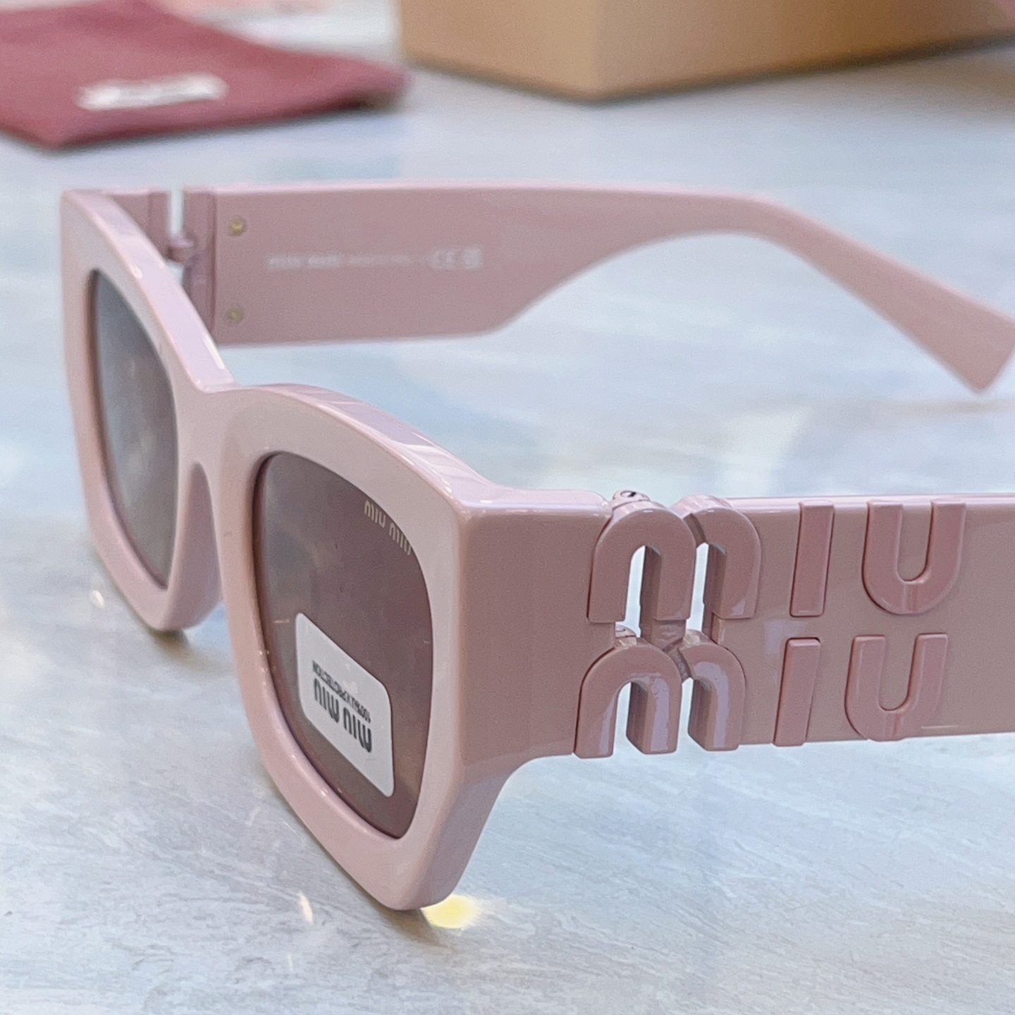 ，【MIUMI*】缪*缪新款太阳镜🕶️，Mod：SMU 09w，SIZE:53口22-135