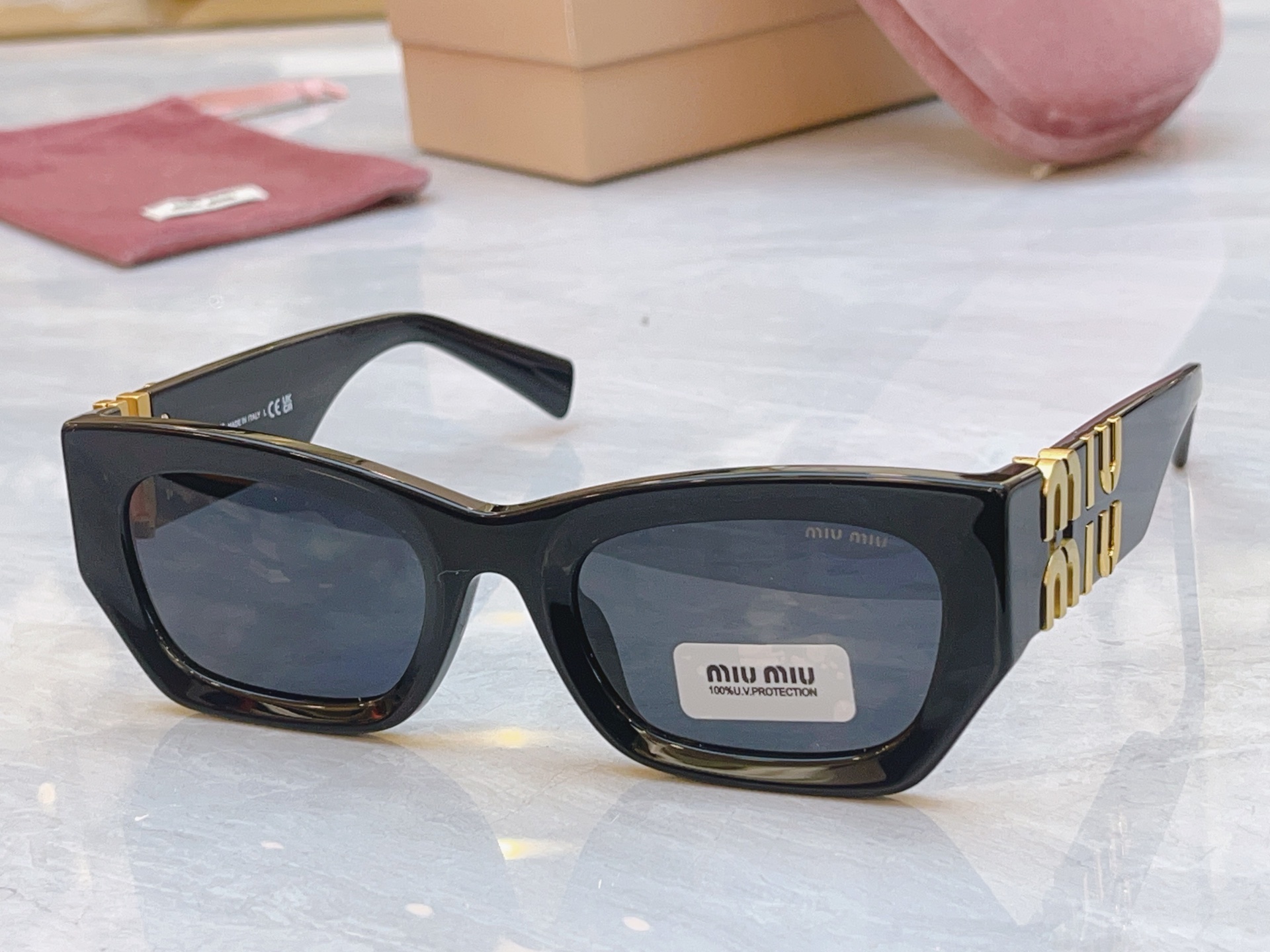 ，【MIUMI*】缪*缪新款太阳镜🕶️，Mod：SMU 09w，SIZE:53口22-135