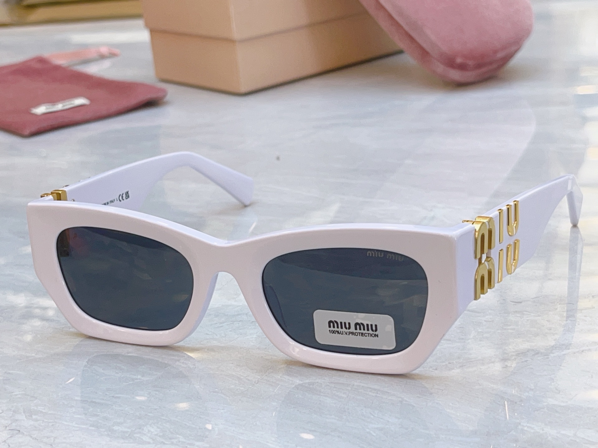 ，【MIUMI*】缪*缪新款太阳镜🕶️，Mod：SMU 09w，SIZE:53口22-135