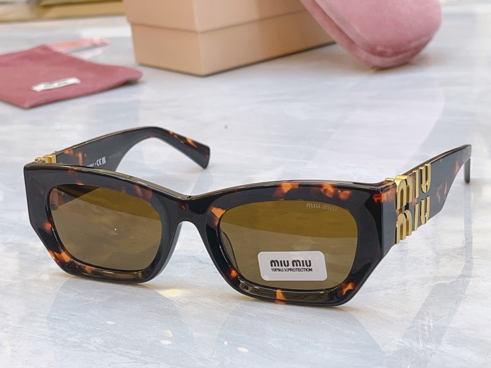 ，【MIUMI*】缪*缪新款太阳镜🕶️，Mod：SMU 09w，SIZE:53口22-135