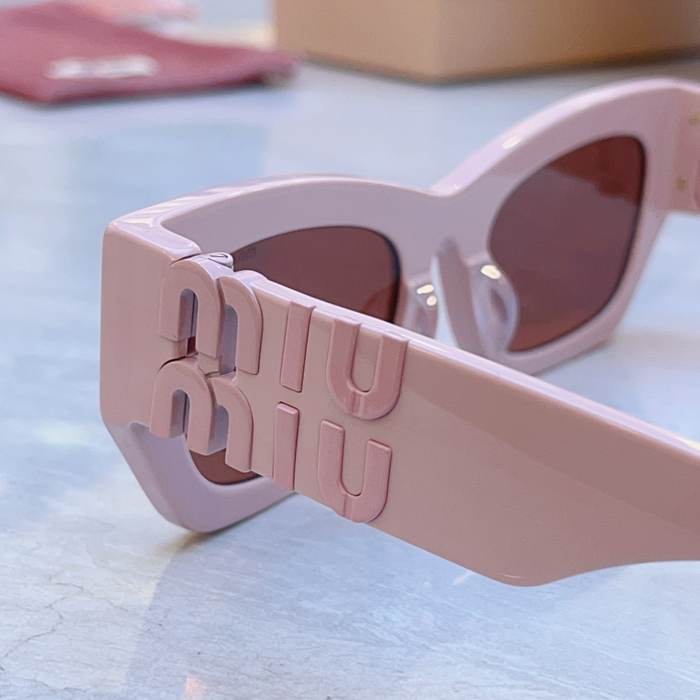 ，【MIUMI*】缪*缪新款太阳镜🕶️，Mod：SMU 09w，SIZE:53口22-135