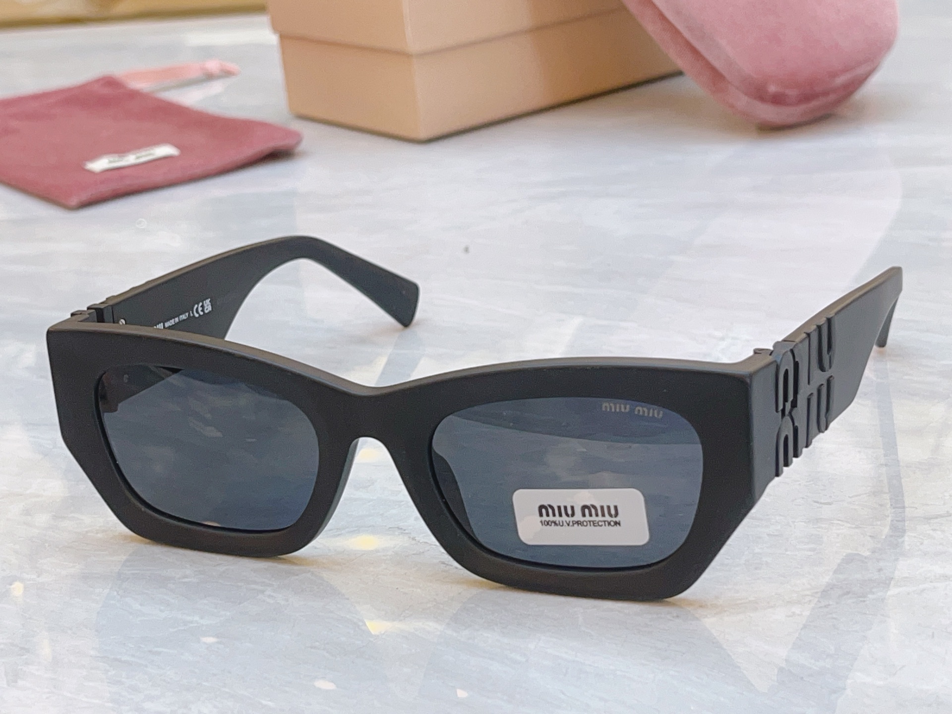 ，【MIUMI*】缪*缪新款太阳镜🕶️，Mod：SMU 09w，SIZE:53口22-135