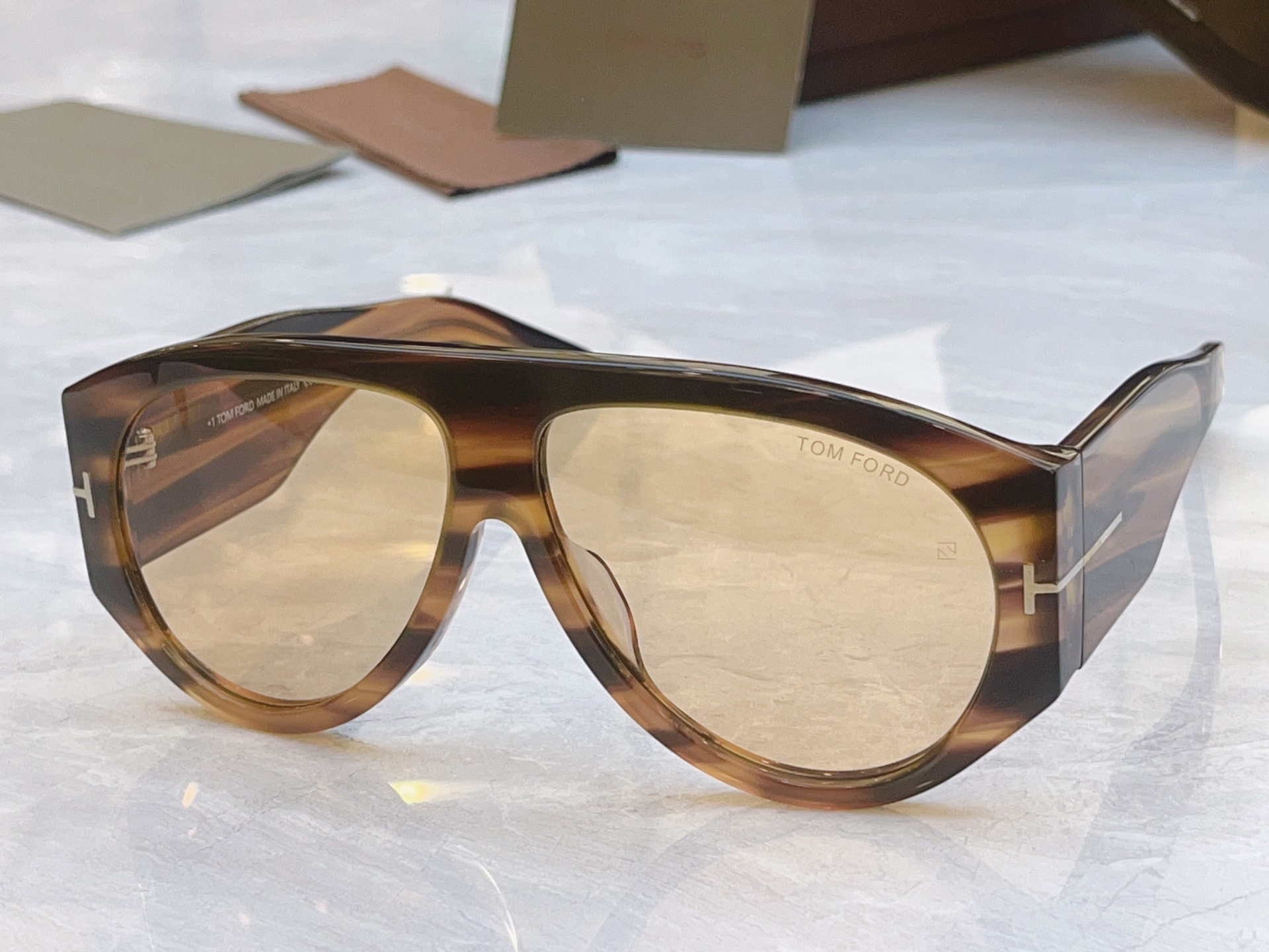 ，【TOM FOR*】汤姆*福特新款太阳镜，MODEL：TF1044，SIZE：60口12-140