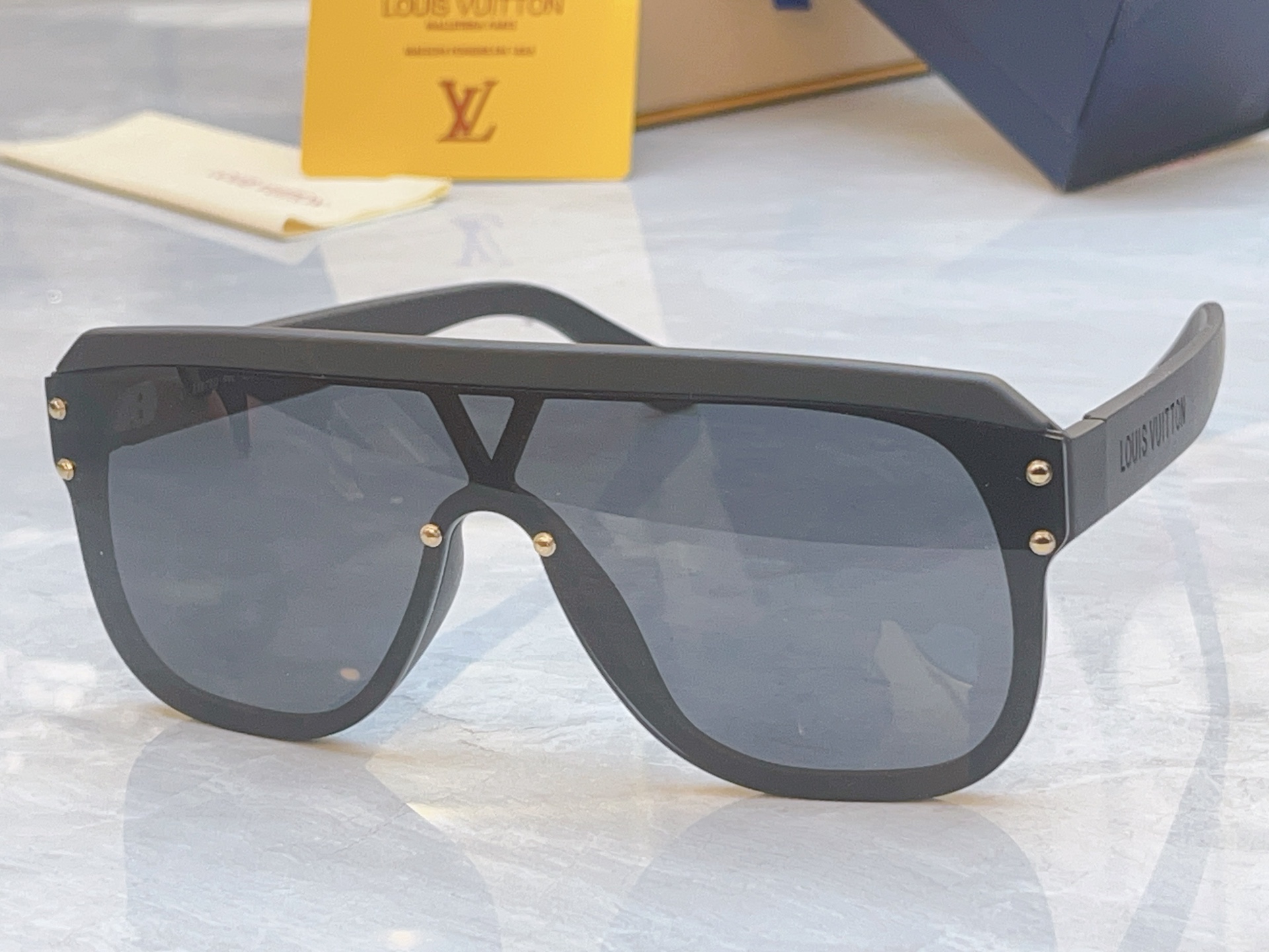，【LOUIS VUITTO*】路易*威登新款太阳镜，MODEL：Z2878U，SIZE：53口22-1