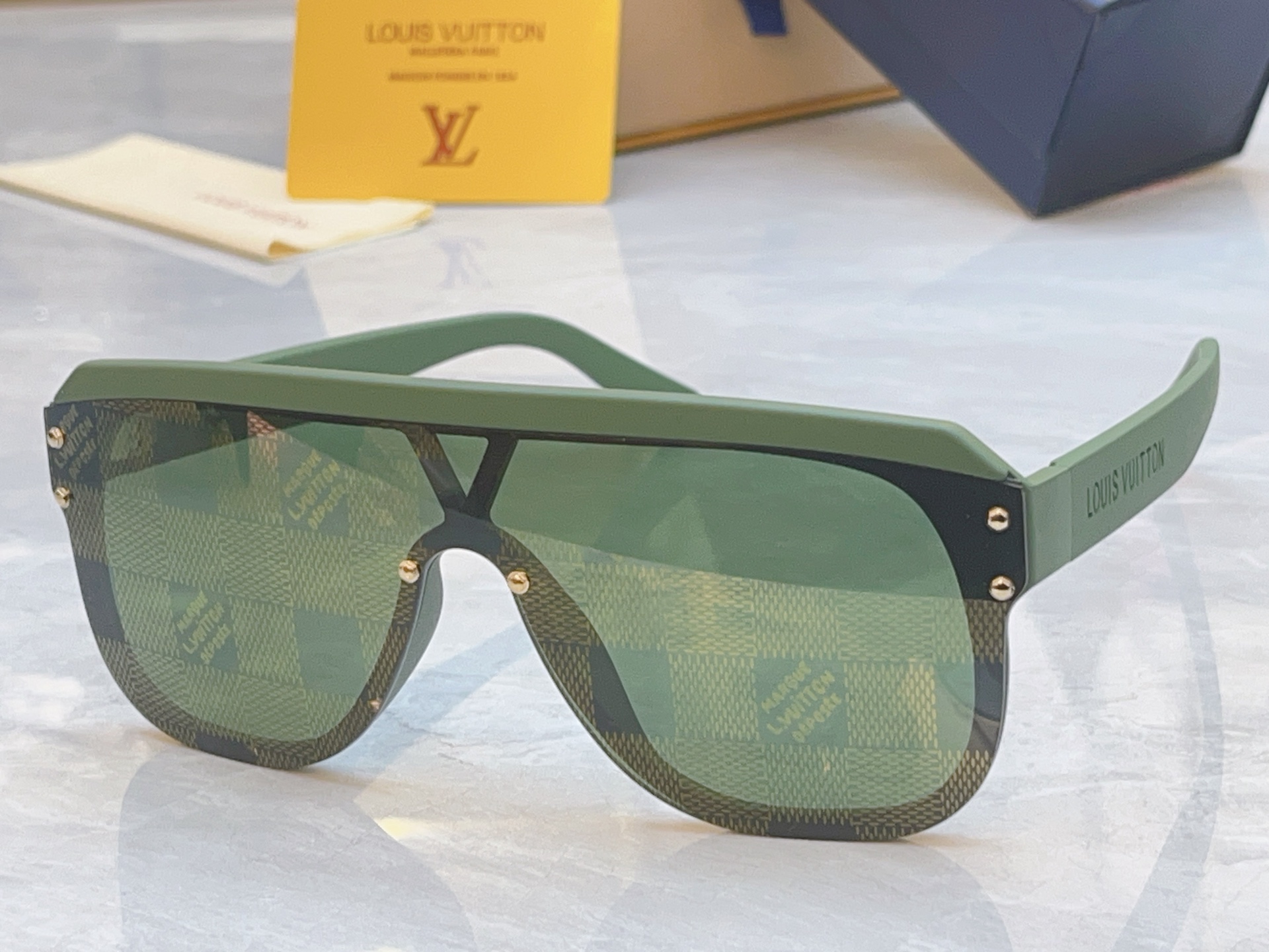 ，【LOUIS VUITTO*】路易*威登新款太阳镜，MODEL：Z2878U，SIZE：53口22-1