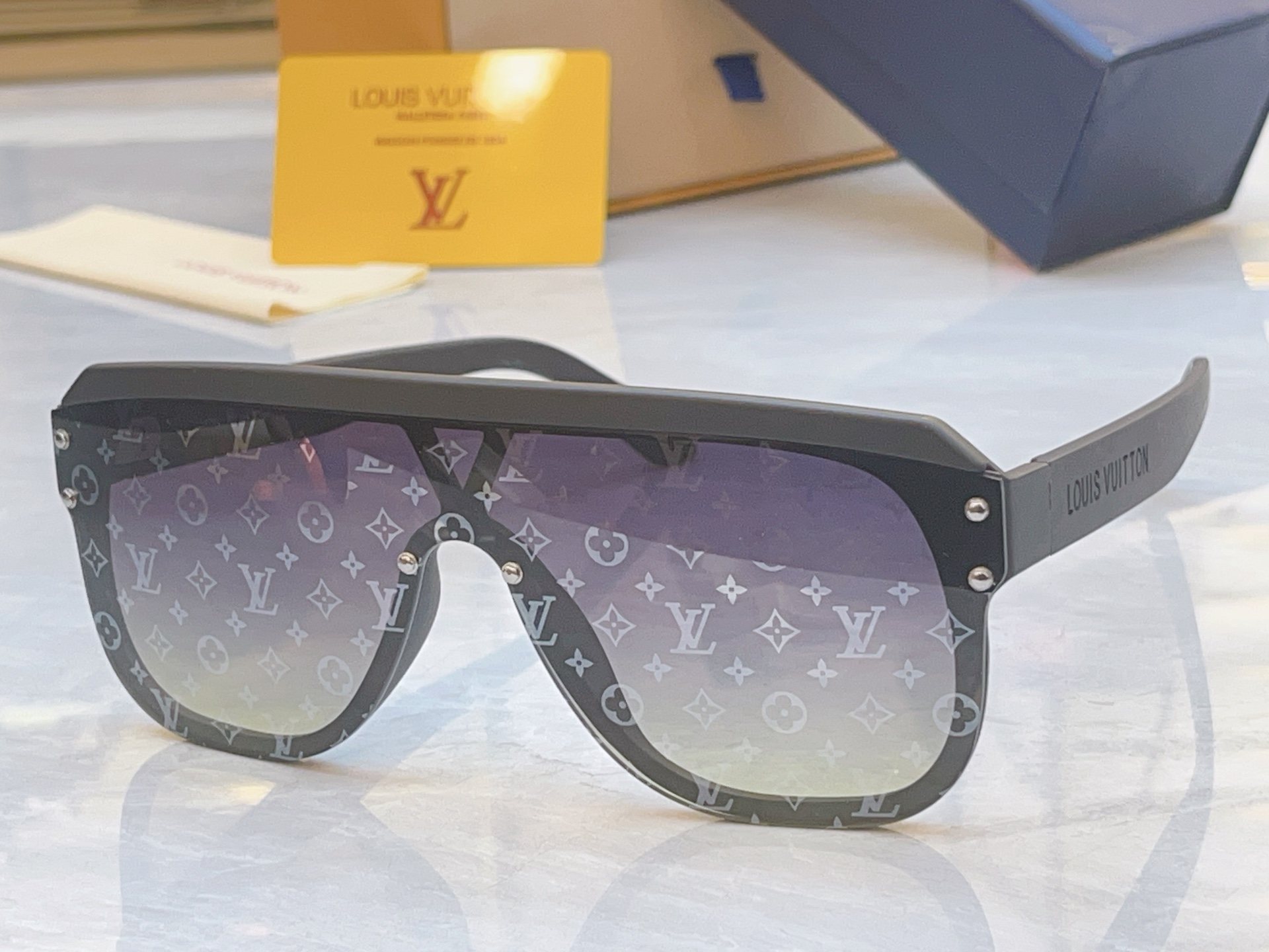 ，【LOUIS VUITTO*】路易*威登新款太阳镜，MODEL：Z2878U，SIZE：53口22-1