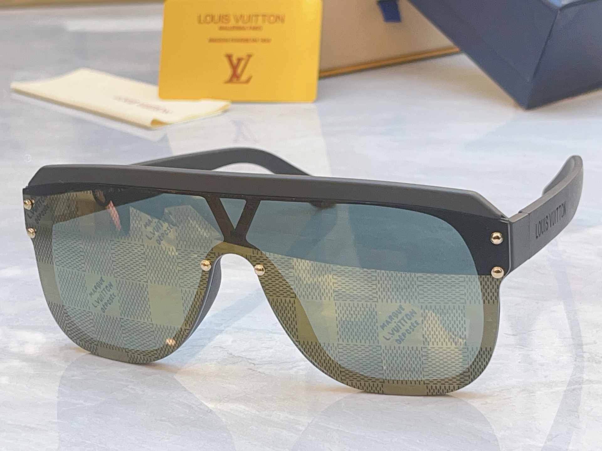 ，【LOUIS VUITTO*】路易*威登新款太阳镜，MODEL：Z2878U，SIZE：53口22-1