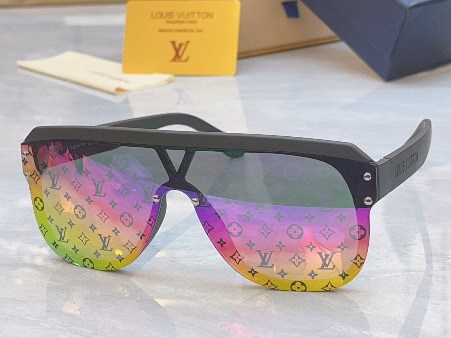 ，【LOUIS VUITTO*】路易*威登新款太阳镜，MODEL：Z2878U，SIZE：53口22-1