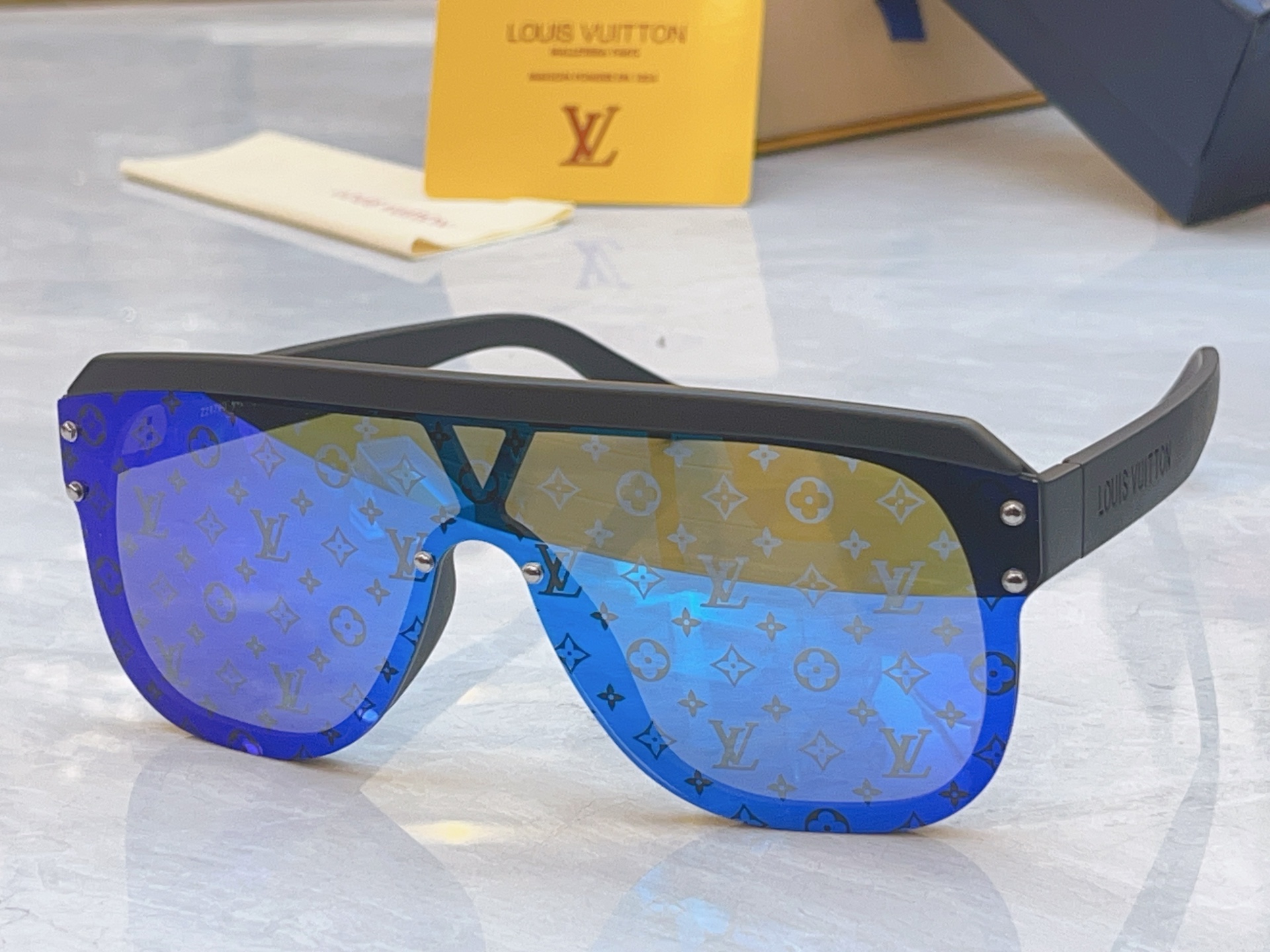 ，【LOUIS VUITTO*】路易*威登新款太阳镜，MODEL：Z2878U，SIZE：53口22-1