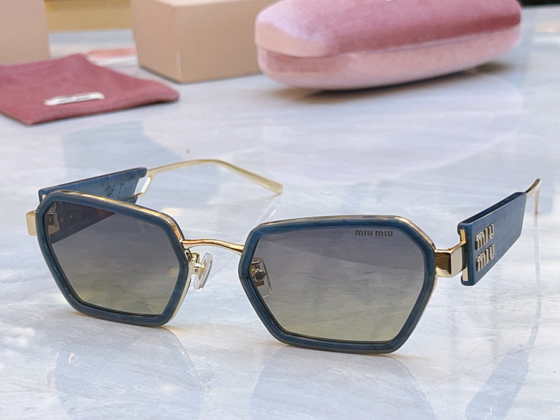 ，【MIUMI*】缪*缪新款太阳镜🕶️，Mod：SMU 61WS，SIZE:54口23-145