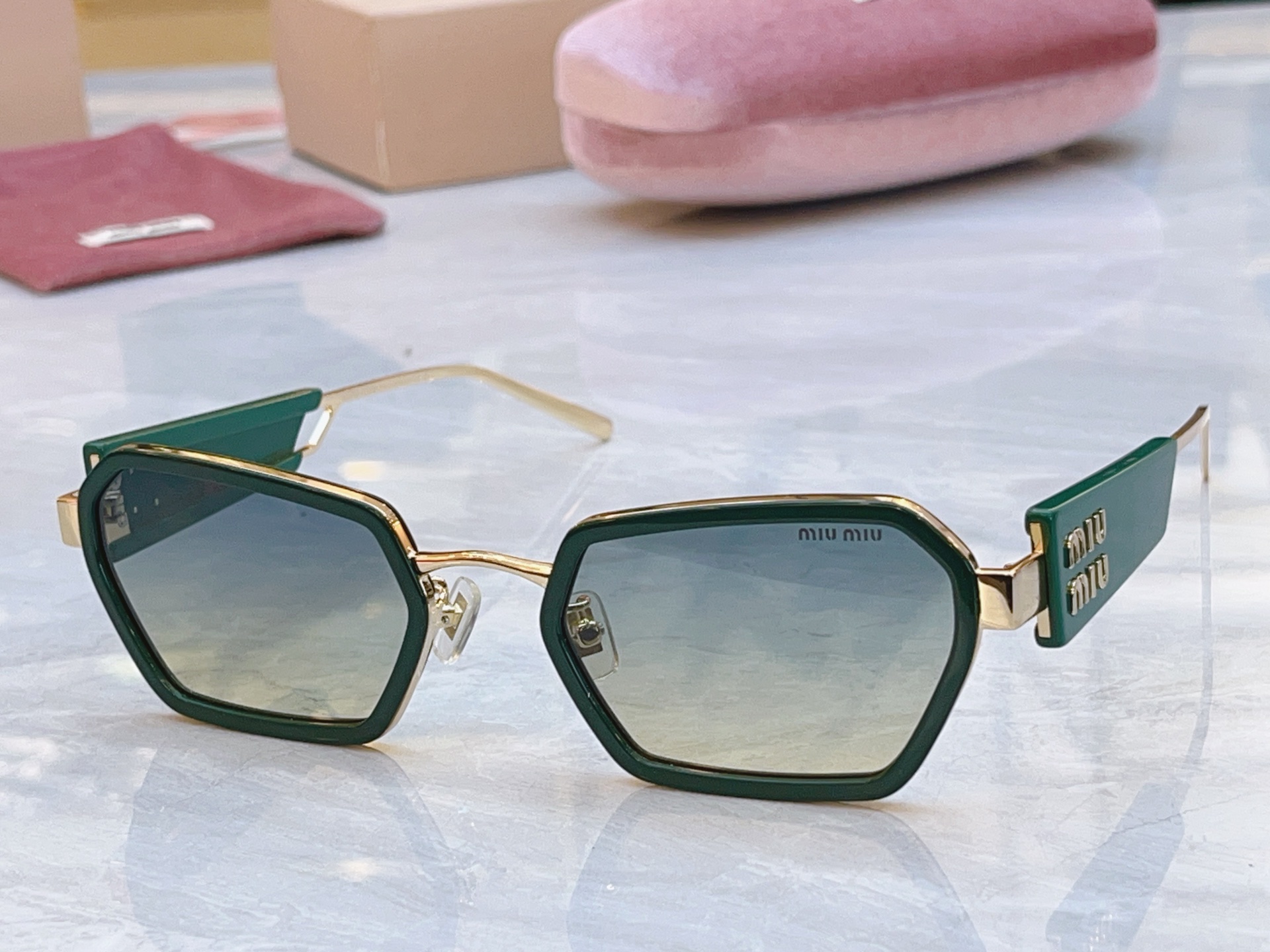 ，【MIUMI*】缪*缪新款太阳镜🕶️，Mod：SMU 61WS，SIZE:54口23-145