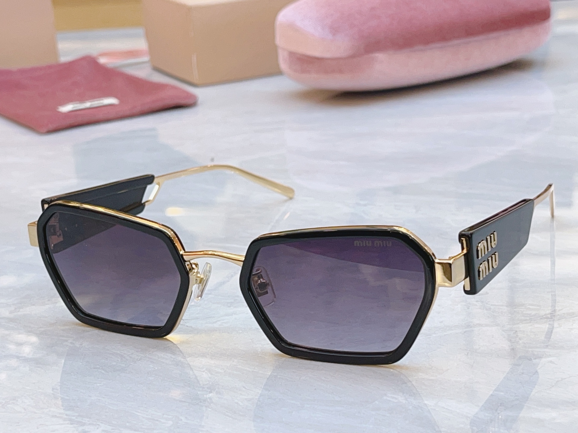 ，【MIUMI*】缪*缪新款太阳镜🕶️，Mod：SMU 61WS，SIZE:54口23-145