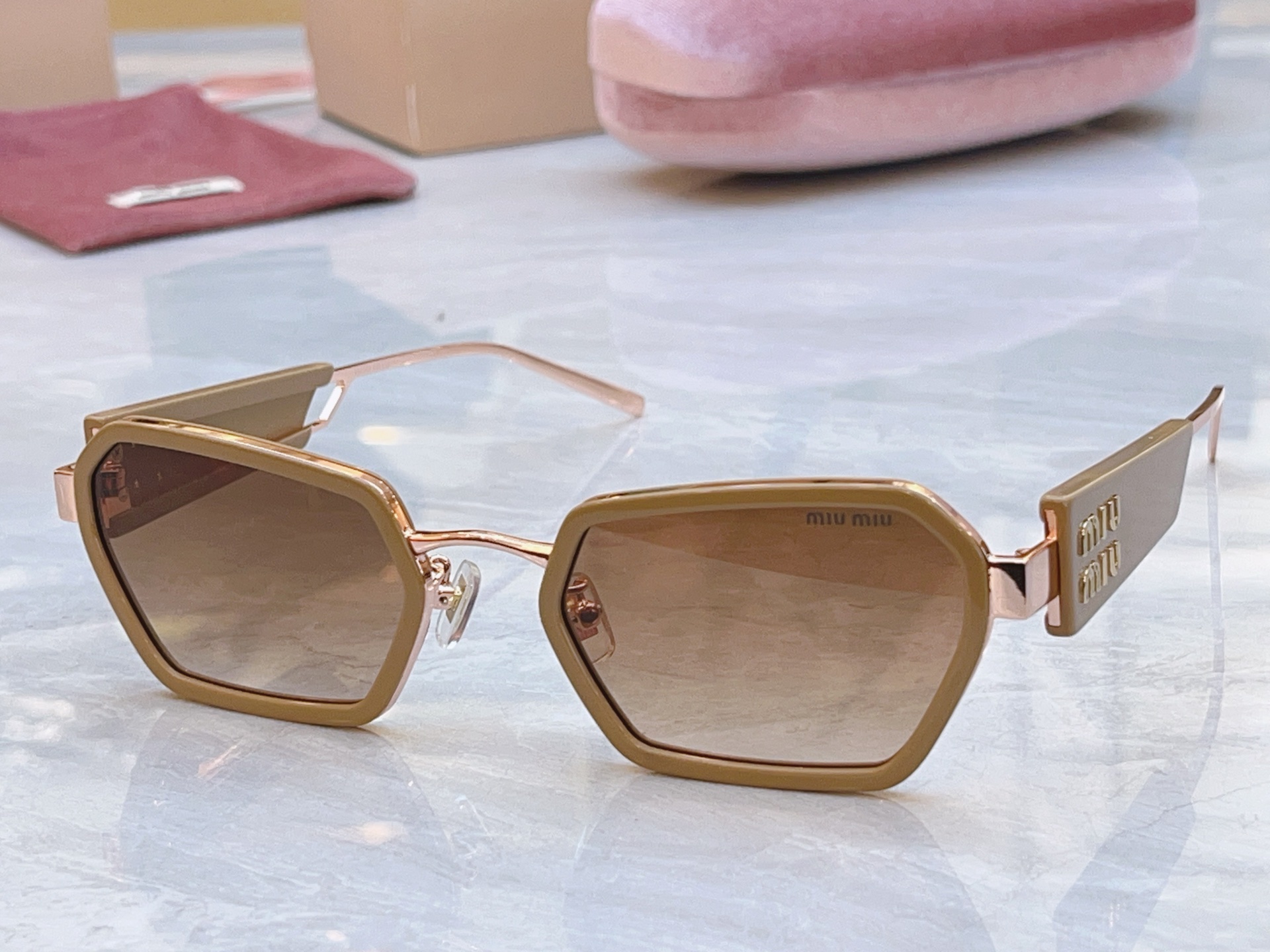 ，【MIUMI*】缪*缪新款太阳镜🕶️，Mod：SMU 61WS，SIZE:54口23-145