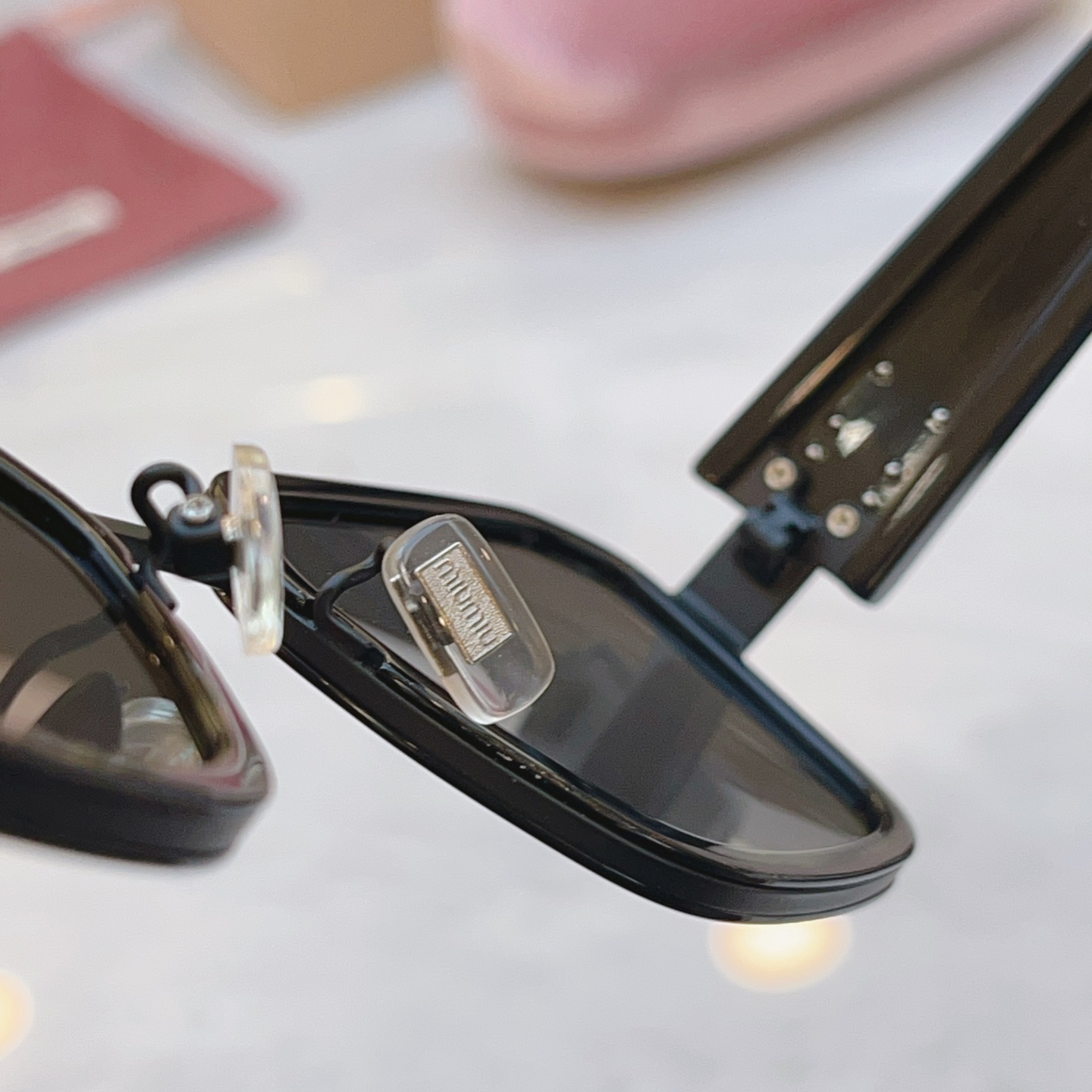 ，【MIUMI*】缪*缪新款太阳镜🕶️，Mod：SMU 64WS，SIZE:51口22-145