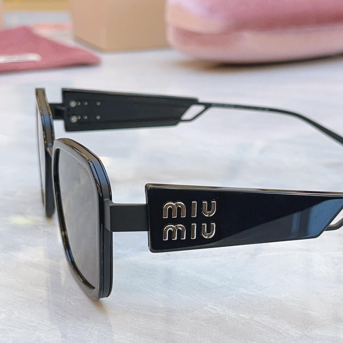，【MIUMI*】缪*缪新款太阳镜🕶️，Mod：SMU 64WS，SIZE:51口22-145