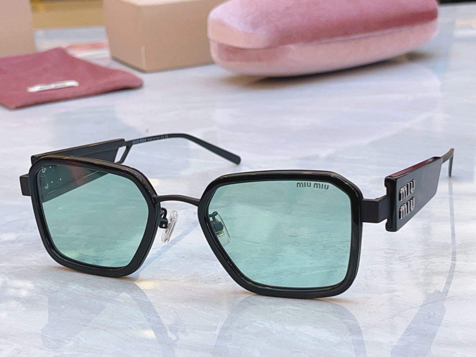 ，【MIUMI*】缪*缪新款太阳镜🕶️，Mod：SMU 64WS，SIZE:51口22-145