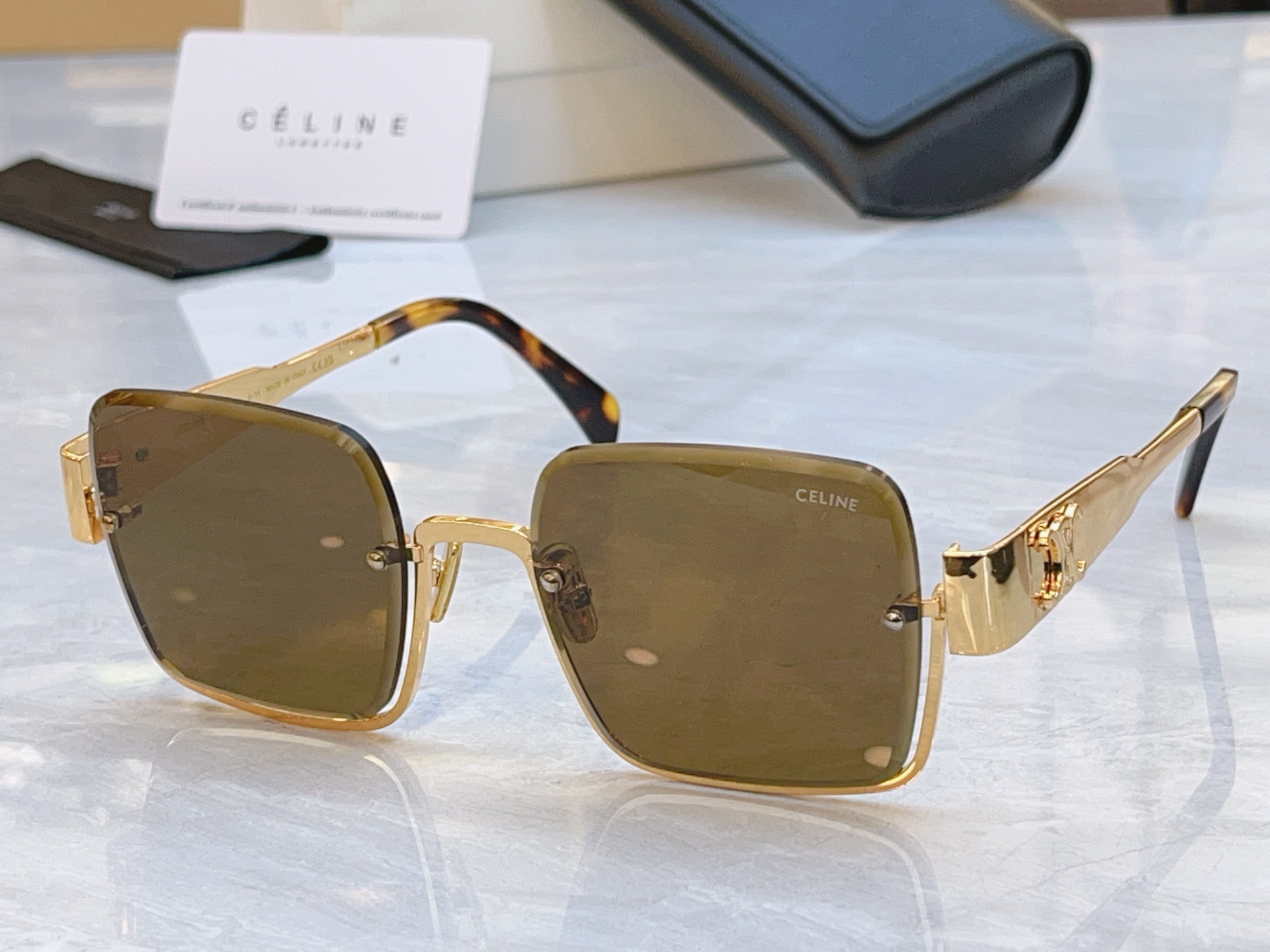 ，【CELIN*】赛*琳新款太阳镜， MODEL:CL42133U，SIZE: 53口21-145