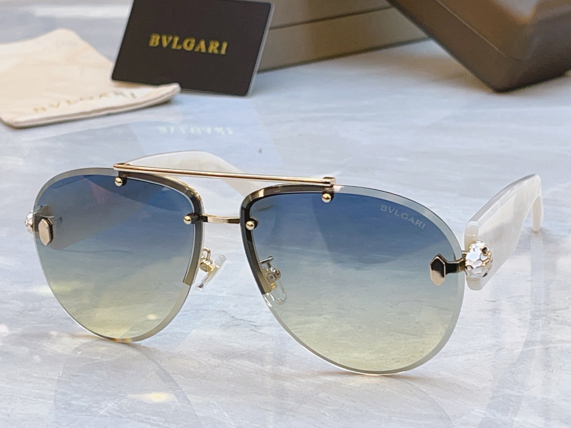 ，【BVLGA*】宝格*丽新款太阳镜，MODEL：BV 40091U，SIZE：63口13-140