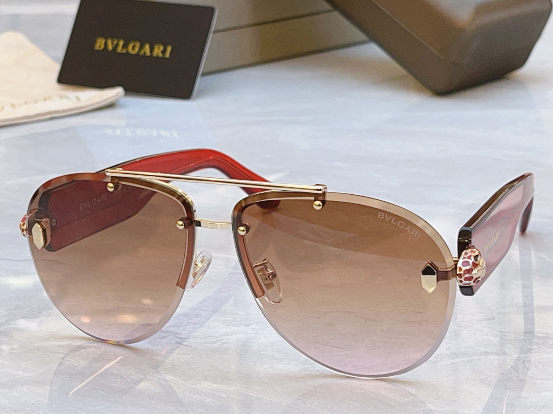 ，【BVLGA*】宝格*丽新款太阳镜，MODEL：BV 40091U，SIZE：63口13-140