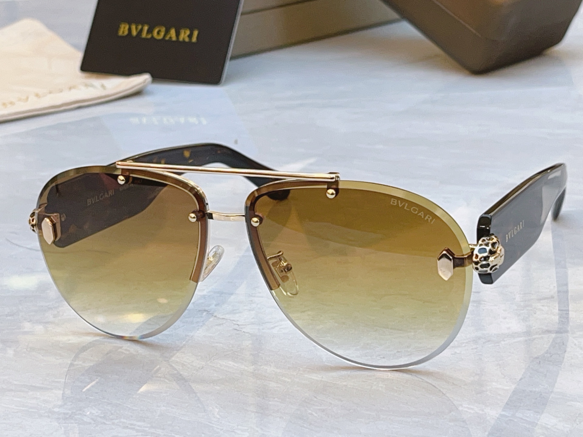 ，【BVLGA*】宝格*丽新款太阳镜，MODEL：BV 40091U，SIZE：63口13-140