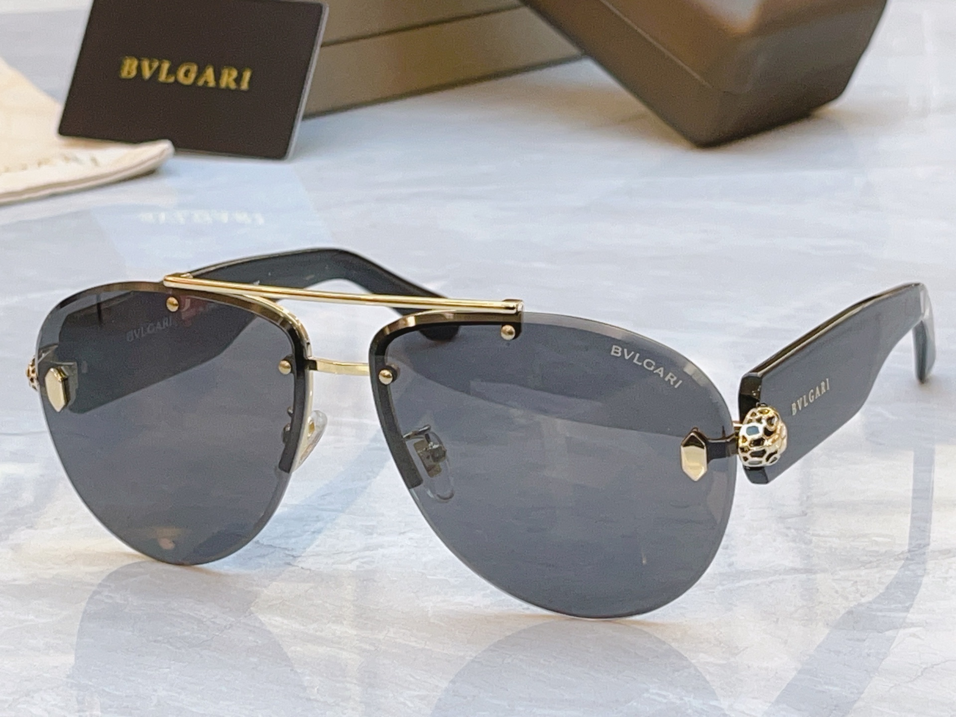 ，【BVLGA*】宝格*丽新款太阳镜，MODEL：BV 40091U，SIZE：63口13-140