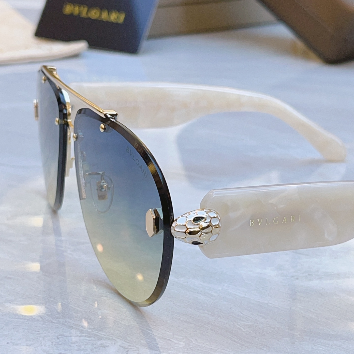 ，【BVLGA*】宝格*丽新款太阳镜，MODEL：BV 40091U，SIZE：63口13-140