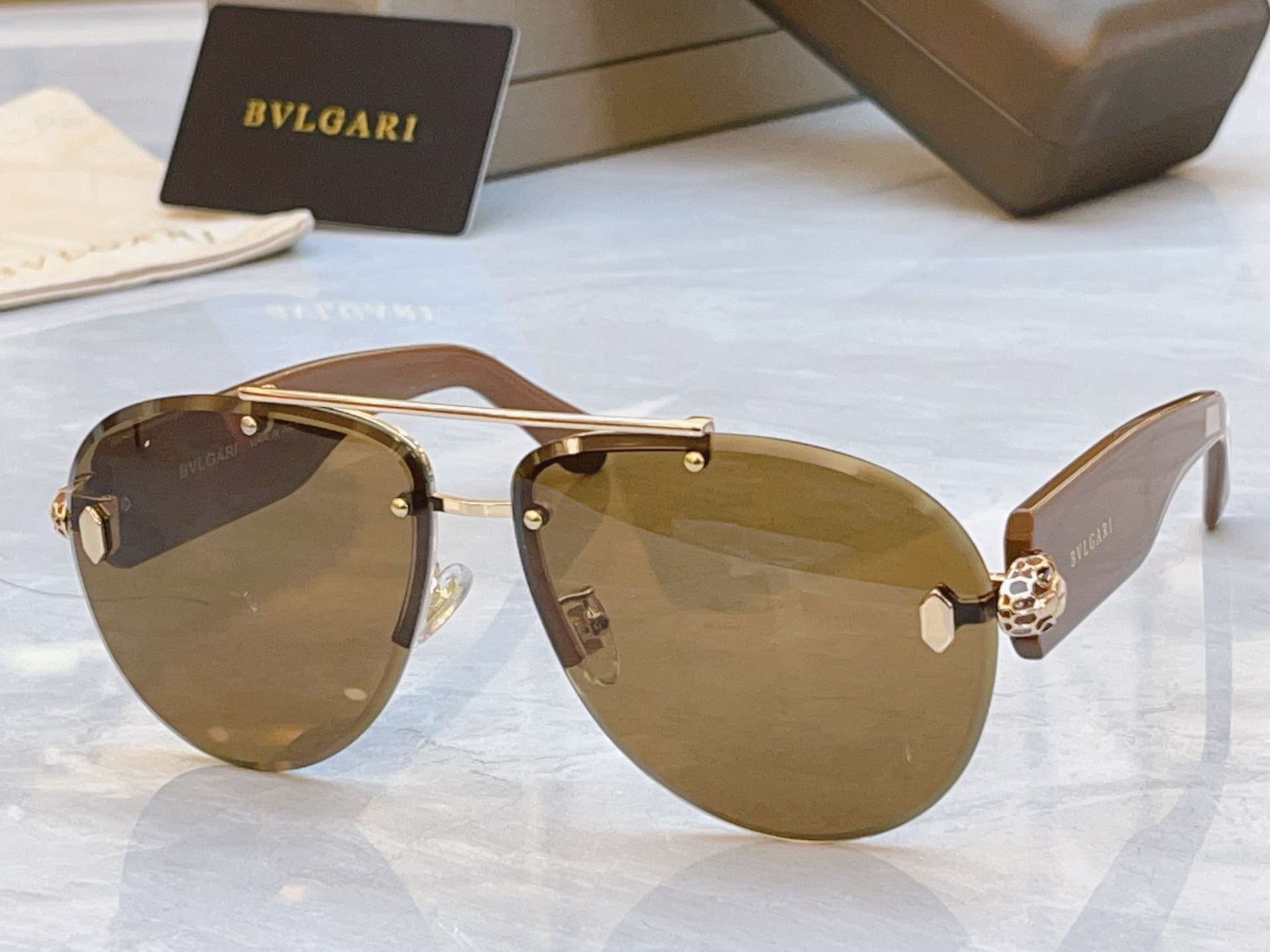 ，【BVLGA*】宝格*丽新款太阳镜，MODEL：BV 40091U，SIZE：63口13-140
