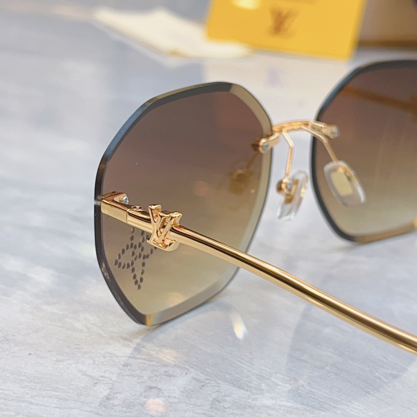 ，【LOUIS VUITTO*】路易*威登新款太阳镜，MODEL：Z1665LU，SIZE：63口17-