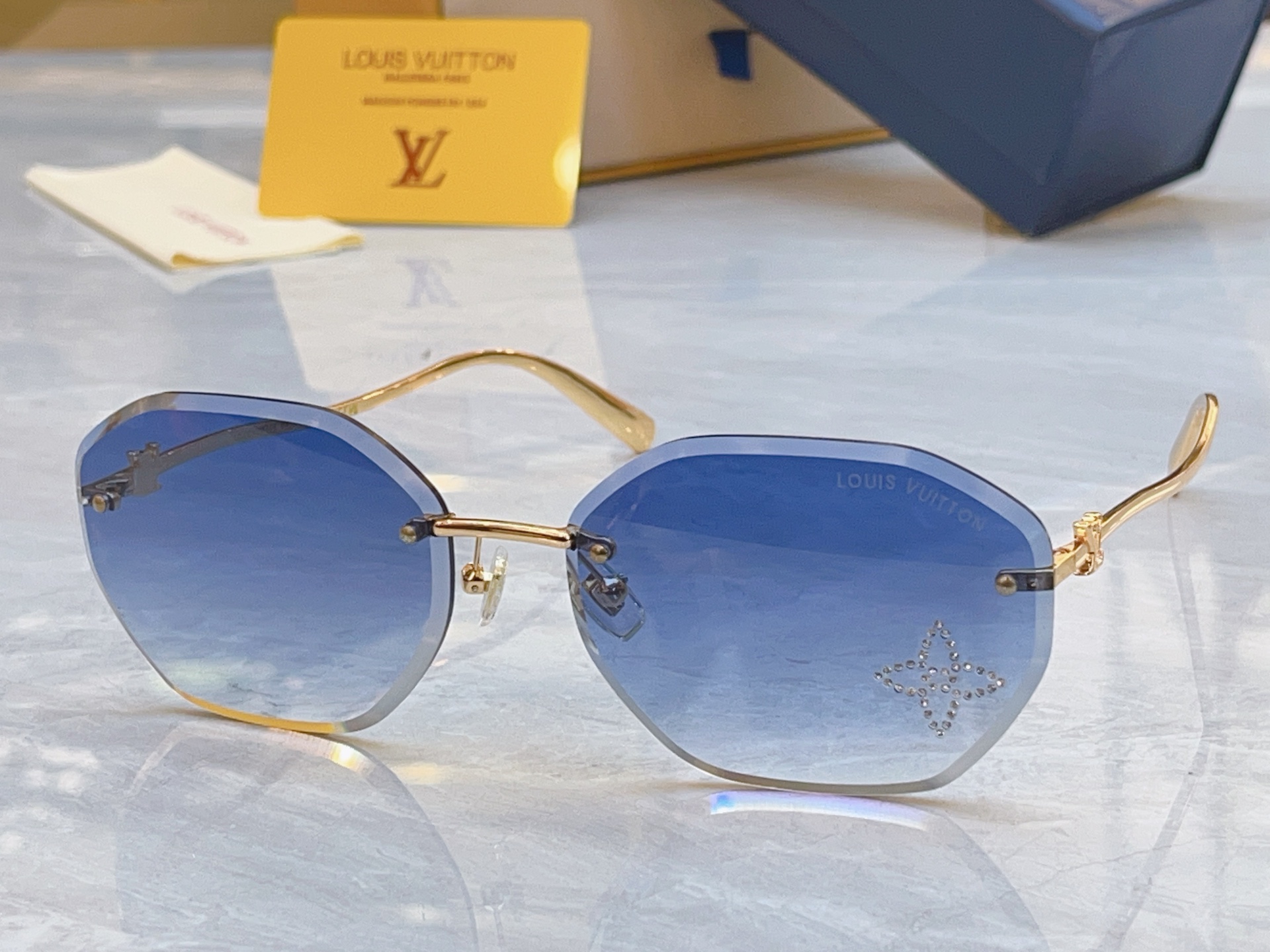 ，【LOUIS VUITTO*】路易*威登新款太阳镜，MODEL：Z1665LU，SIZE：63口17-