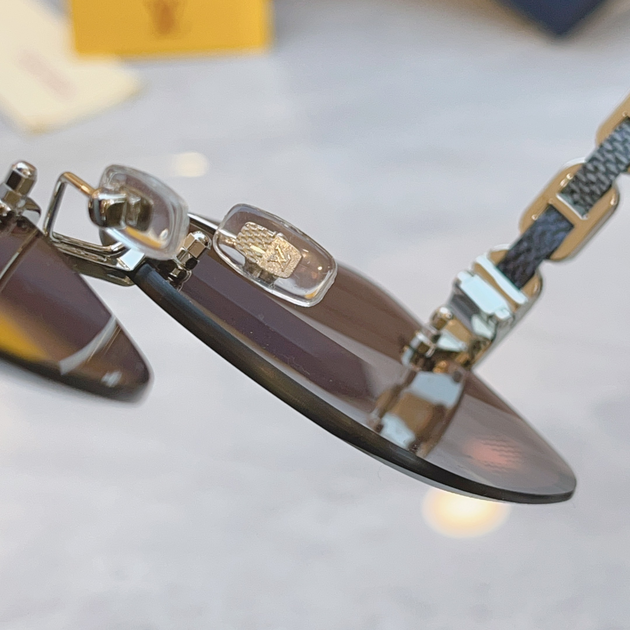 ，【LOUIS VUITTO*】路易*威登新款太阳镜，MODEL：Z21600E，SIZE：64口17-