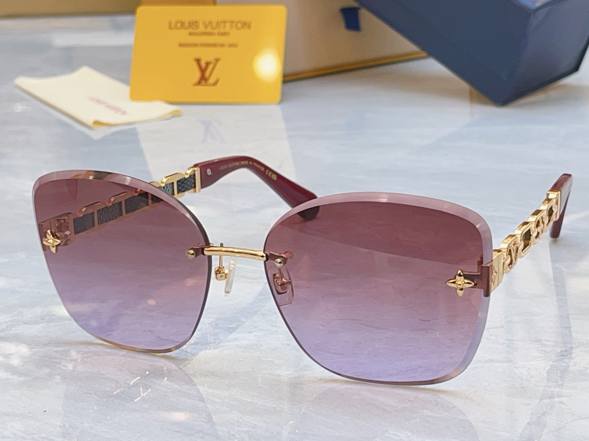 ，【LOUIS VUITTO*】路易*威登新款太阳镜，MODEL：Z21600E，SIZE：64口17-