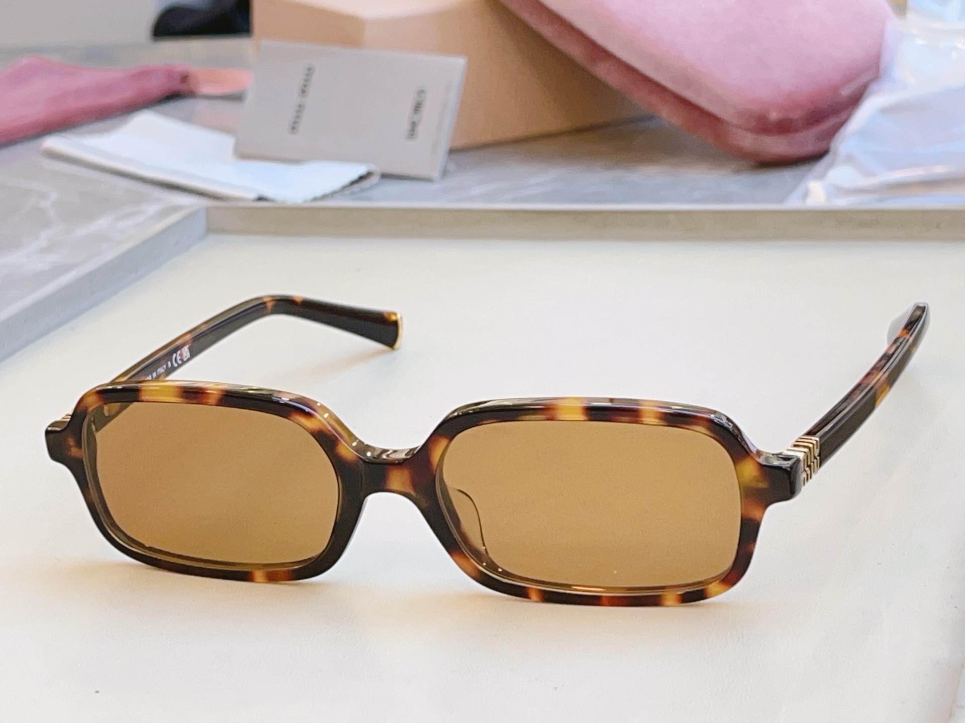 ，【MIUMI*】缪*缪新款太阳镜🕶️ 高版本✨，Mod：SMU 11Z-F，SIZE:52口15-14