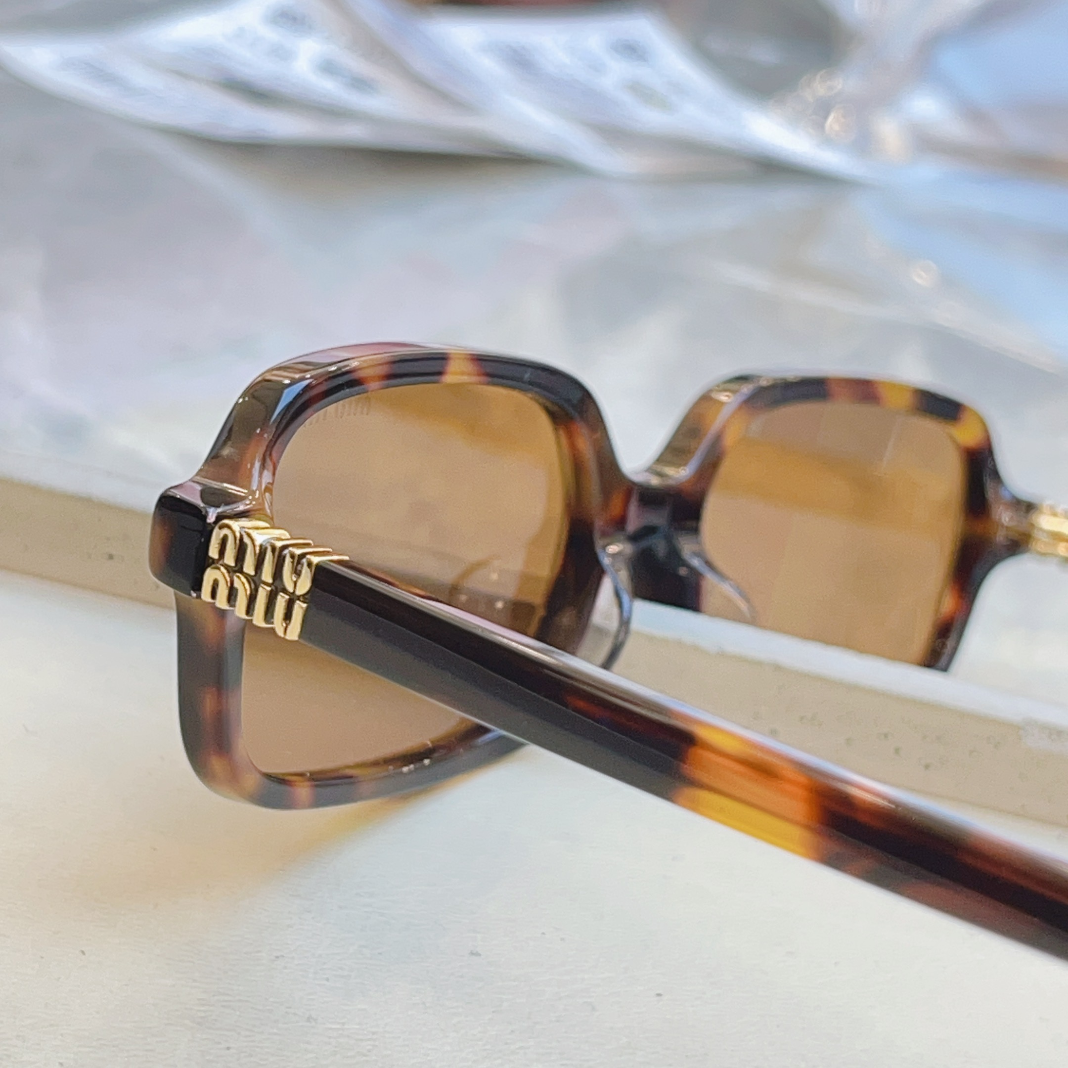 ，【MIUMI*】缪*缪新款太阳镜🕶️ 高版本✨，Mod：SMU 11Z-F，SIZE:52口15-14