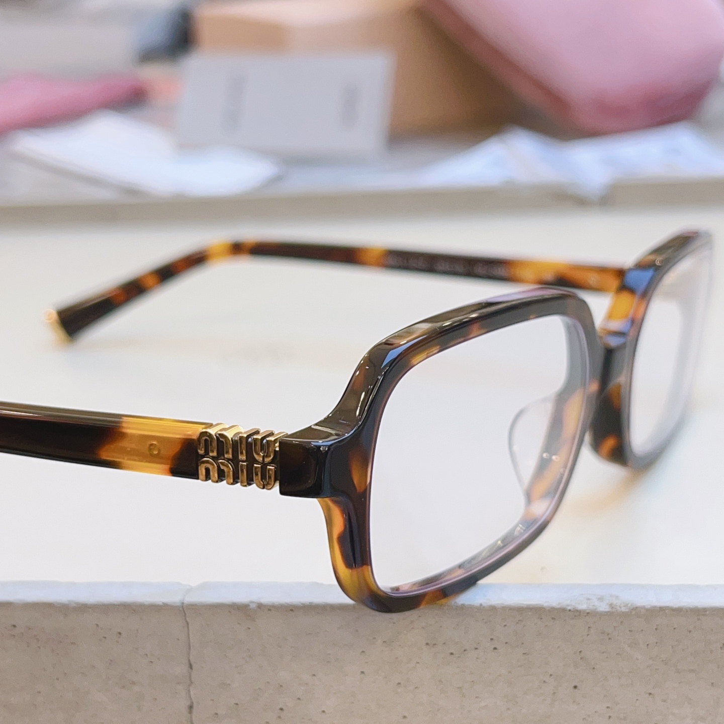 ，【MIUMI*】缪*缪新款太阳镜🕶️ 高版本✨，Mod：SMU 11Z-F，SIZE:52口15-140