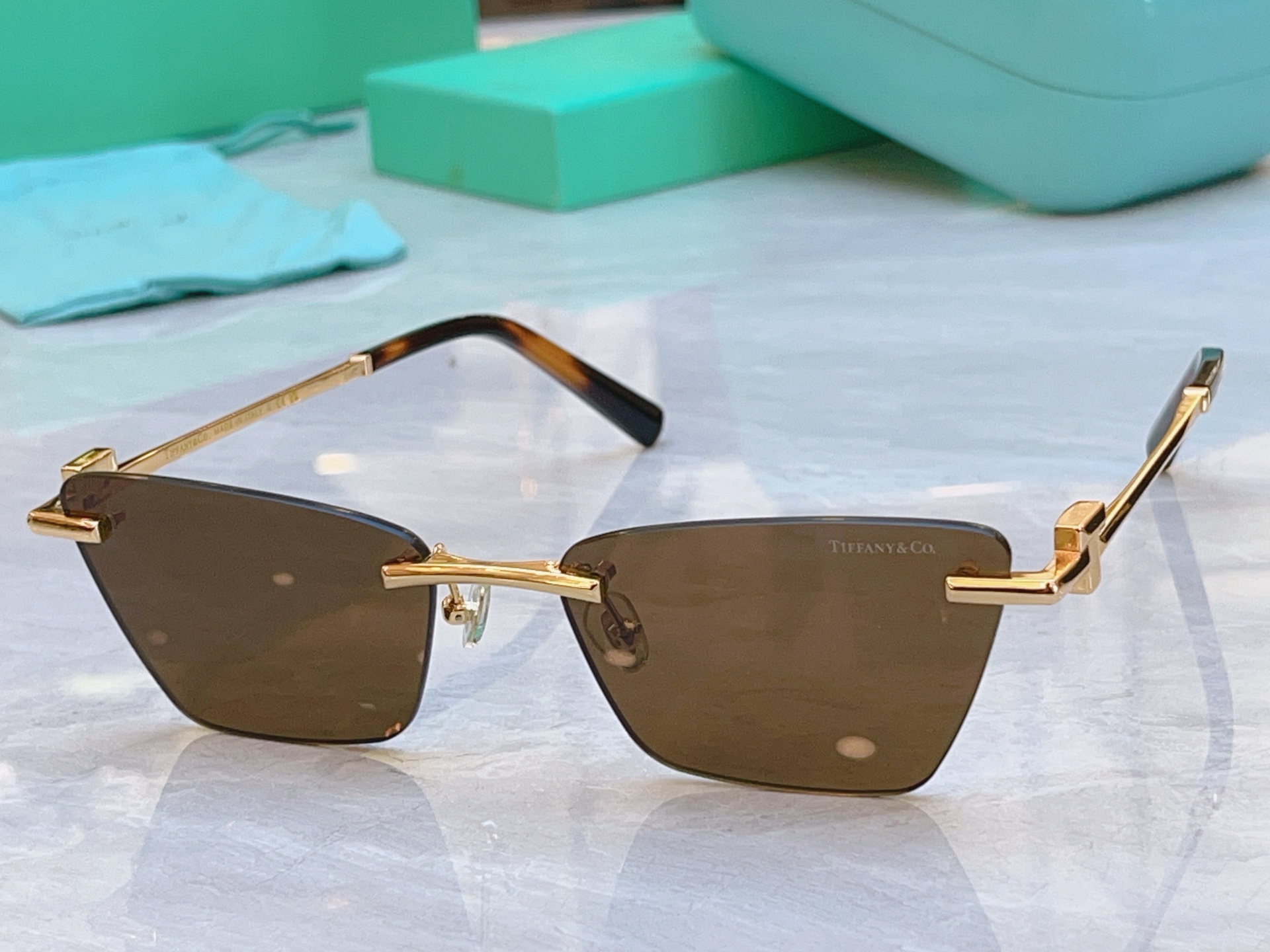 ，【Tiffany & Co.】蒂芙*尼新款太阳镜，Mod：TF2018L，Size：58口18-140