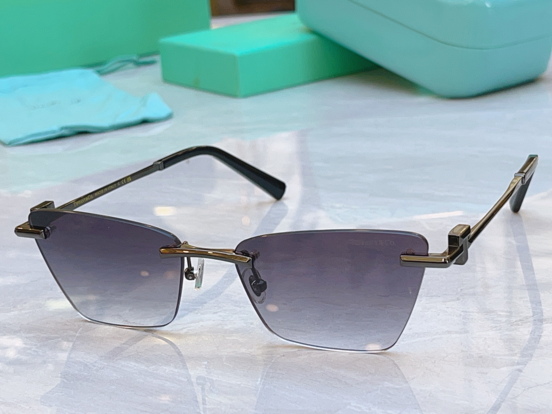 ，【Tiffany & Co.】蒂芙*尼新款太阳镜，Mod：TF2018L，Size：58口18-140