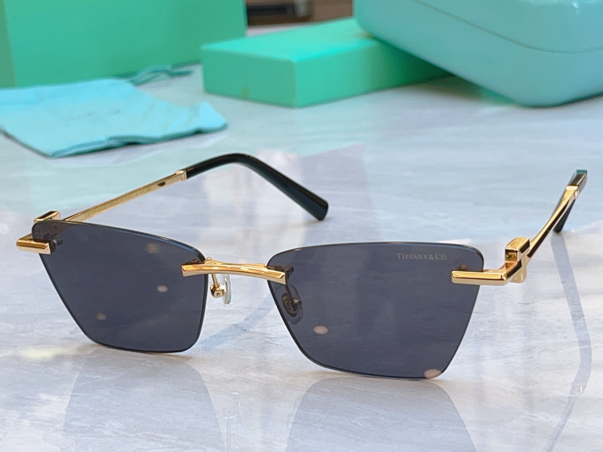 ，【Tiffany & Co.】蒂芙*尼新款太阳镜，Mod：TF2018L，Size：58口18-140