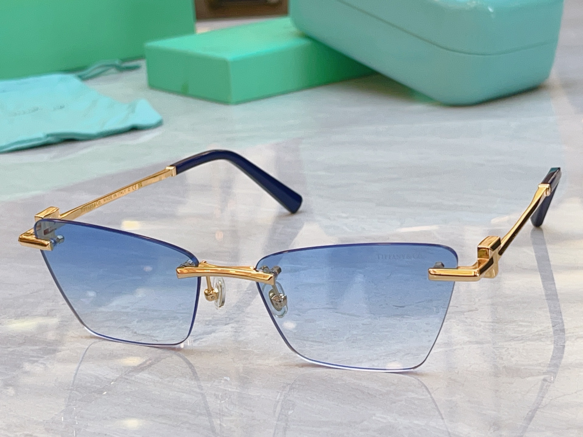 ，【Tiffany & Co.】蒂芙*尼新款太阳镜，Mod：TF2018L，Size：58口18-140