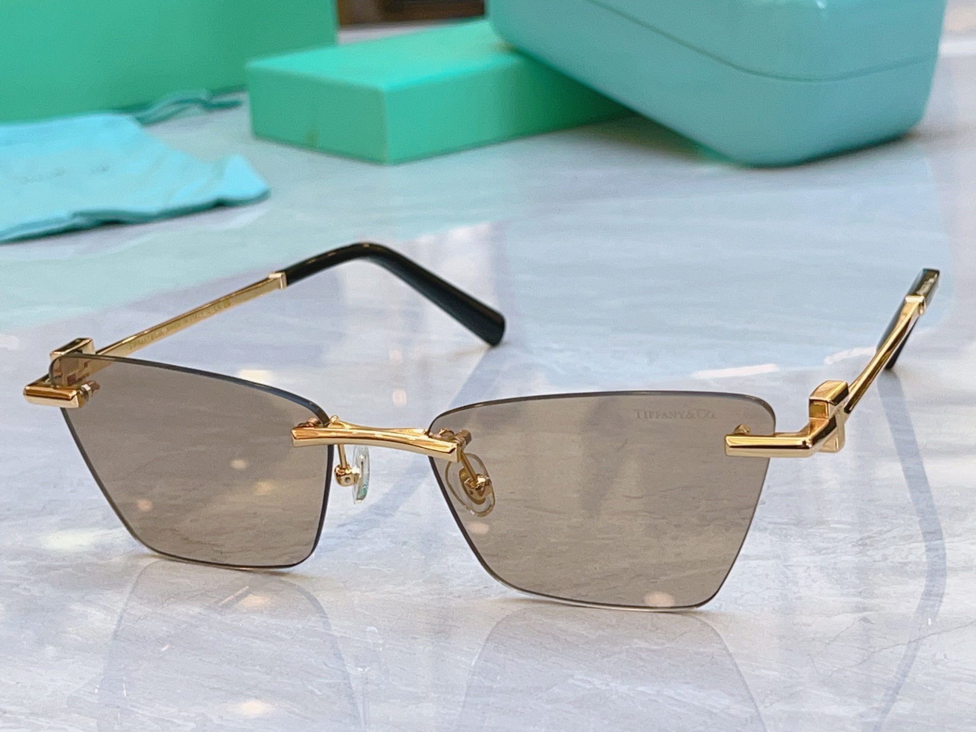 ，【Tiffany & Co.】蒂芙*尼新款太阳镜，Mod：TF2018L，Size：58口18-140