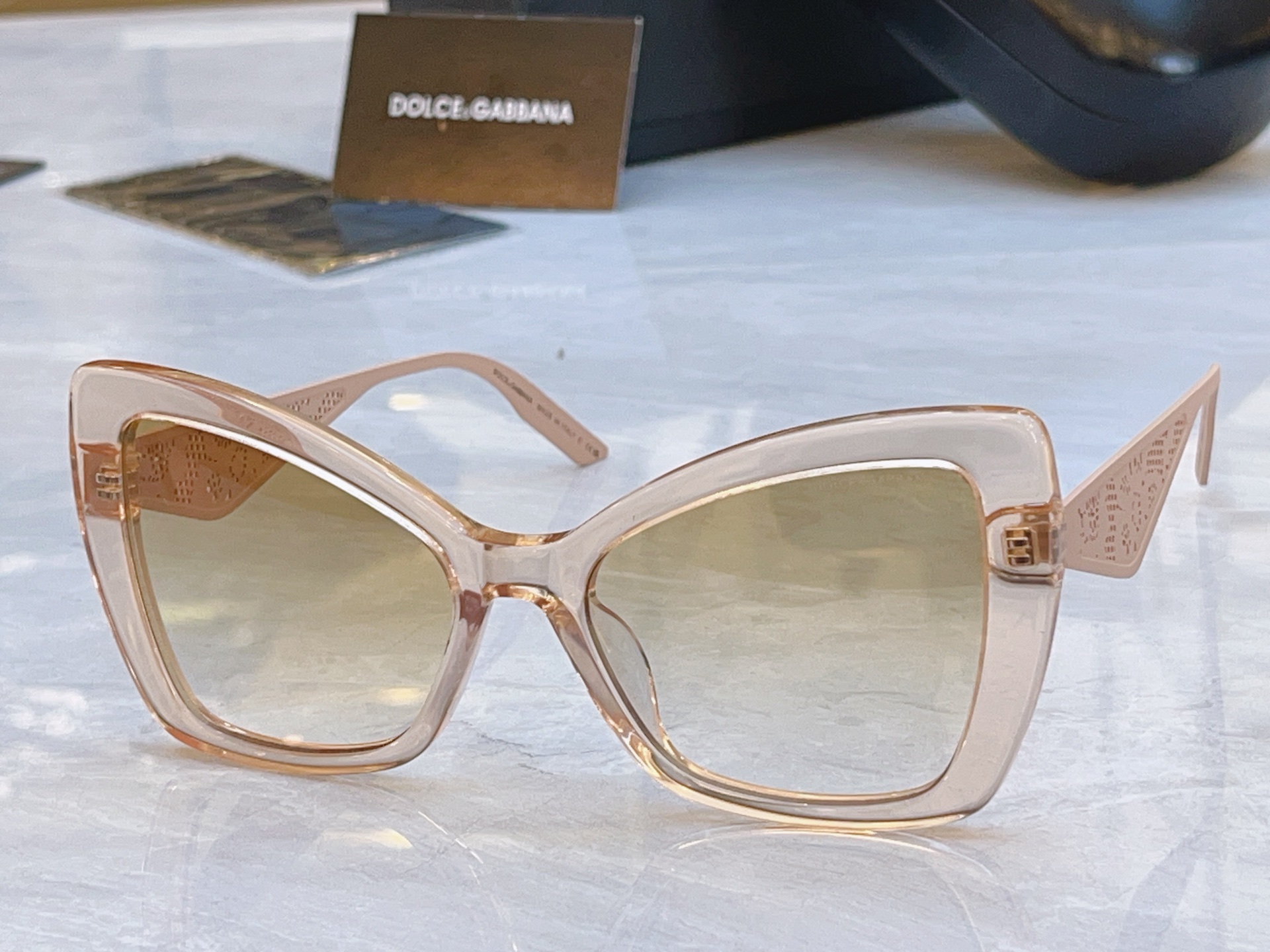 ，【DOLCE & GABBAN*】D*G新款太阳镜，MODEL：DG6691，SIZE：55口19-1