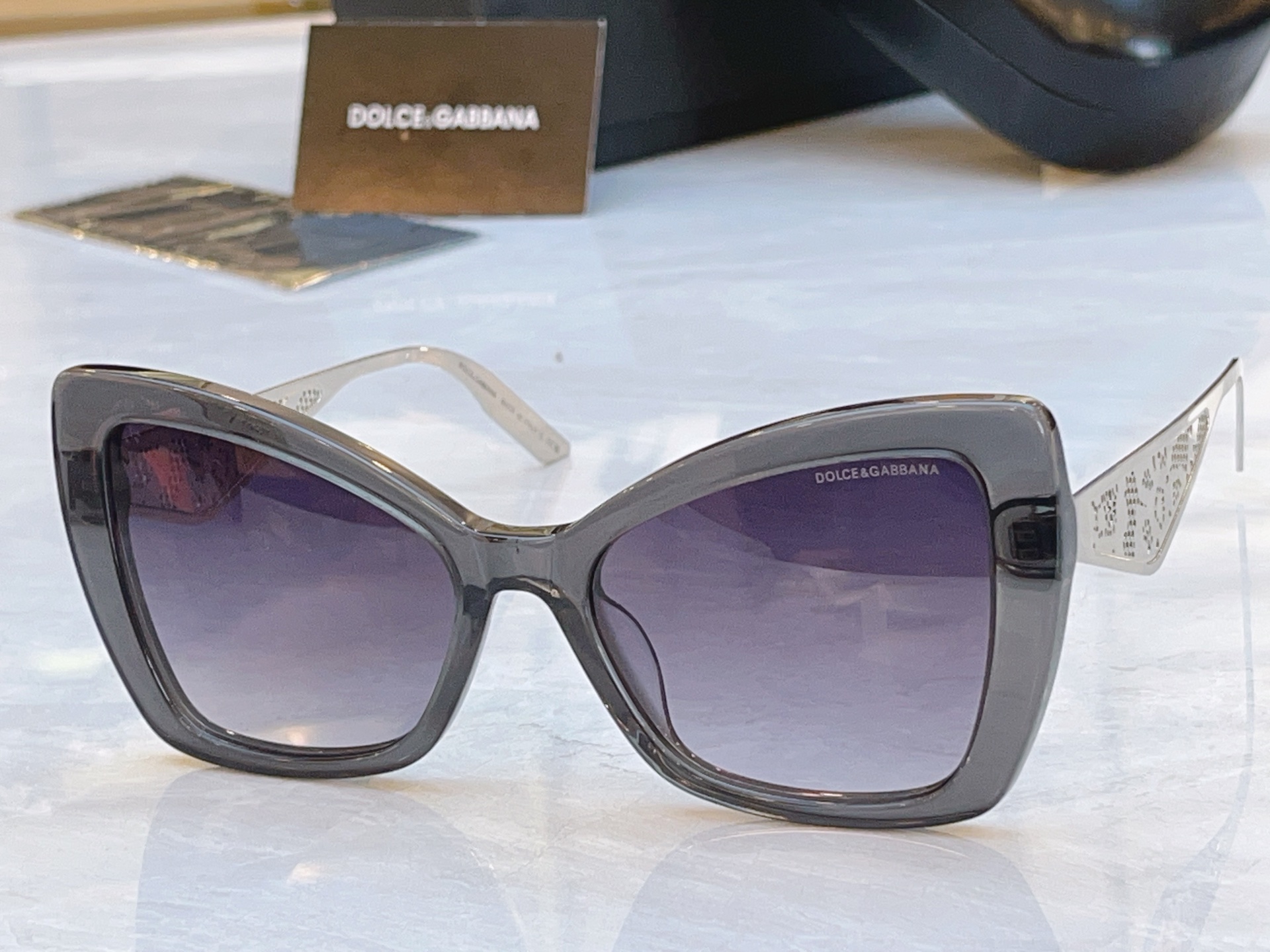 ，【DOLCE & GABBAN*】D*G新款太阳镜，MODEL：DG6691，SIZE：55口19-1