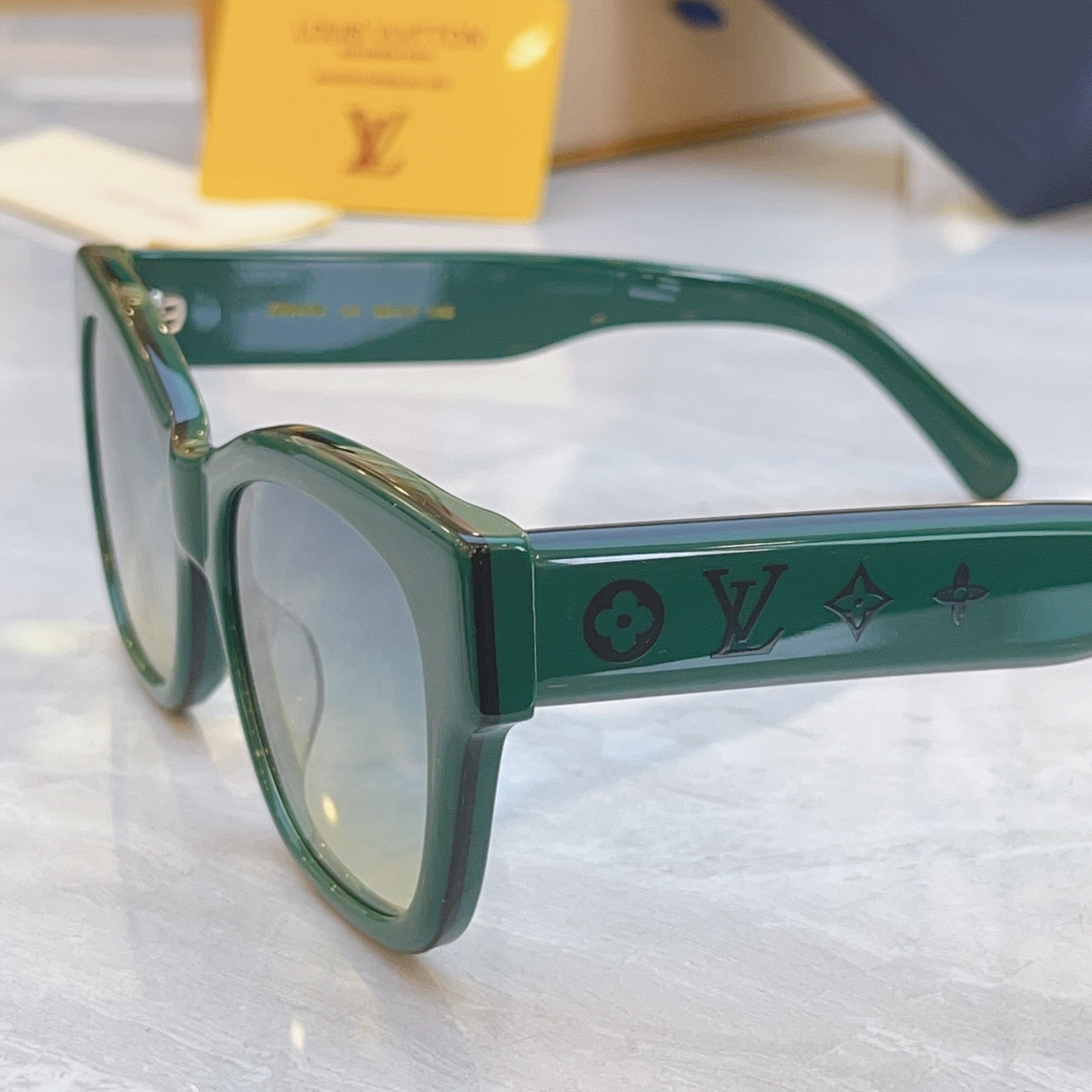 ，【LOUIS VUITTO*】路易*威登新款太阳镜，MODEL：Z2645U，SIZE：55口17-1