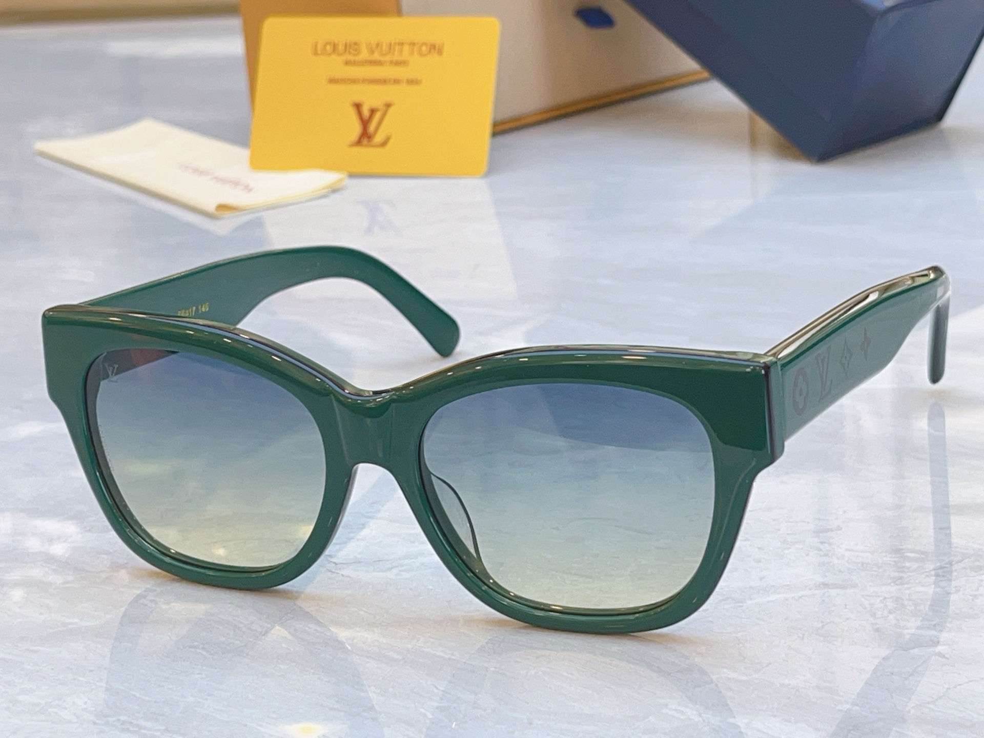 ，【LOUIS VUITTO*】路易*威登新款太阳镜，MODEL：Z2645U，SIZE：55口17-1