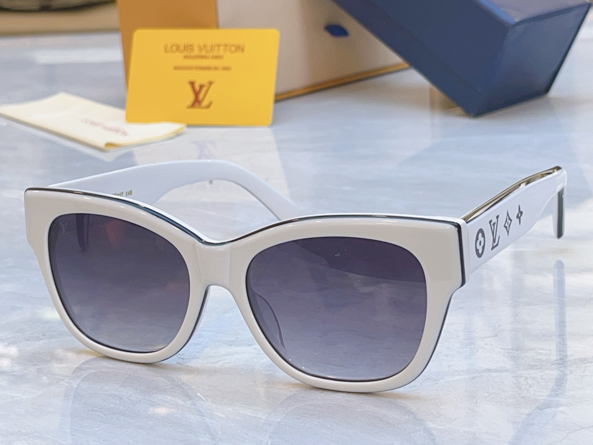 ，【LOUIS VUITTO*】路易*威登新款太阳镜，MODEL：Z2645U，SIZE：55口17-1