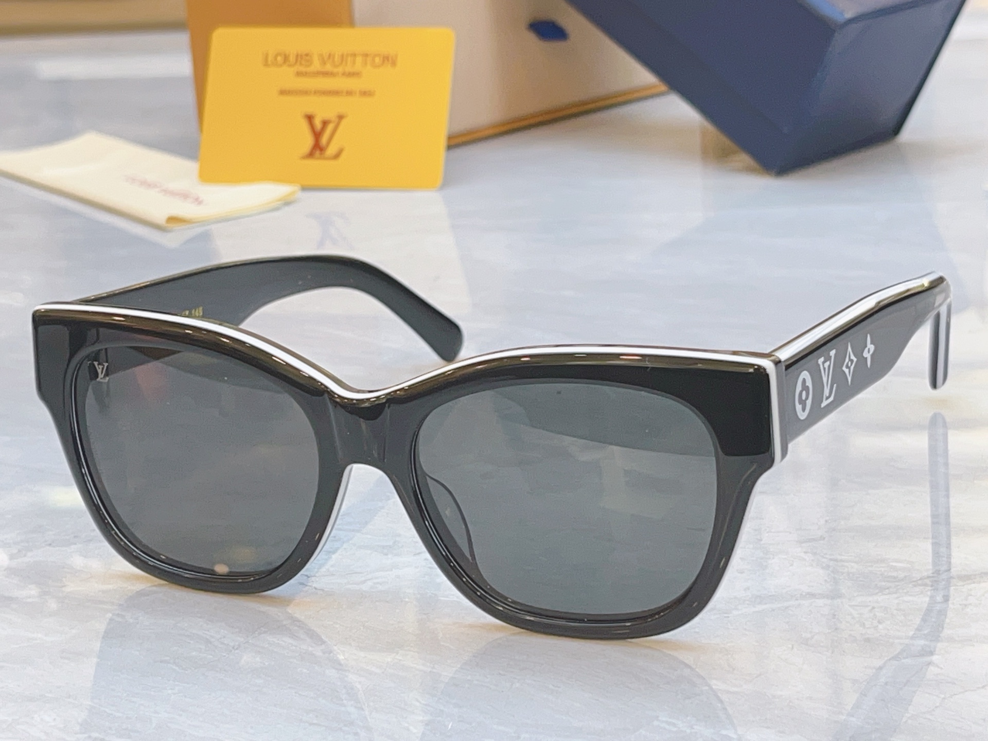 ，【LOUIS VUITTO*】路易*威登新款太阳镜，MODEL：Z2645U，SIZE：55口17-1