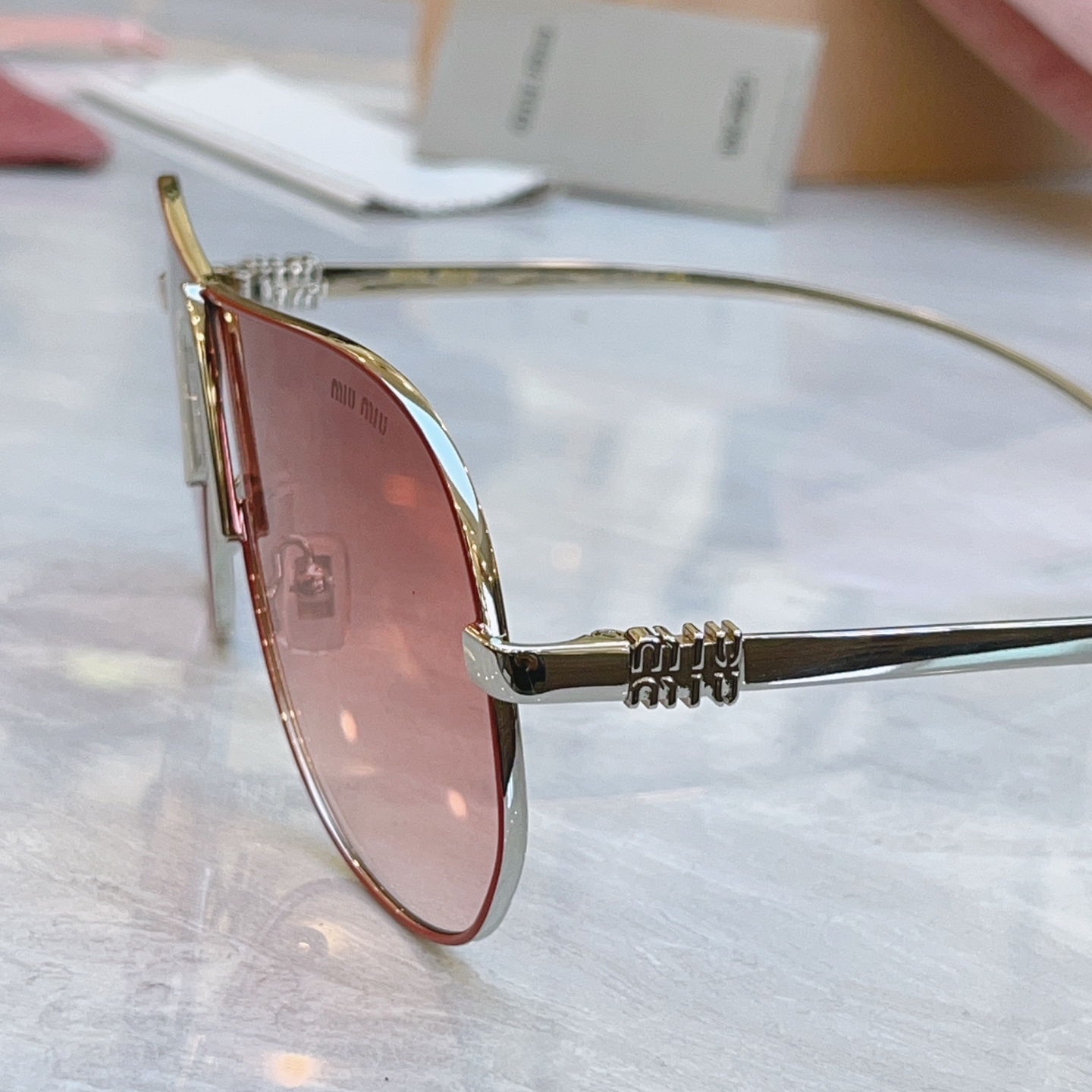 ，【MIUMI*】缪*缪新款太阳镜🕶️，Mod：MU A623S，SIZE:63口7-145