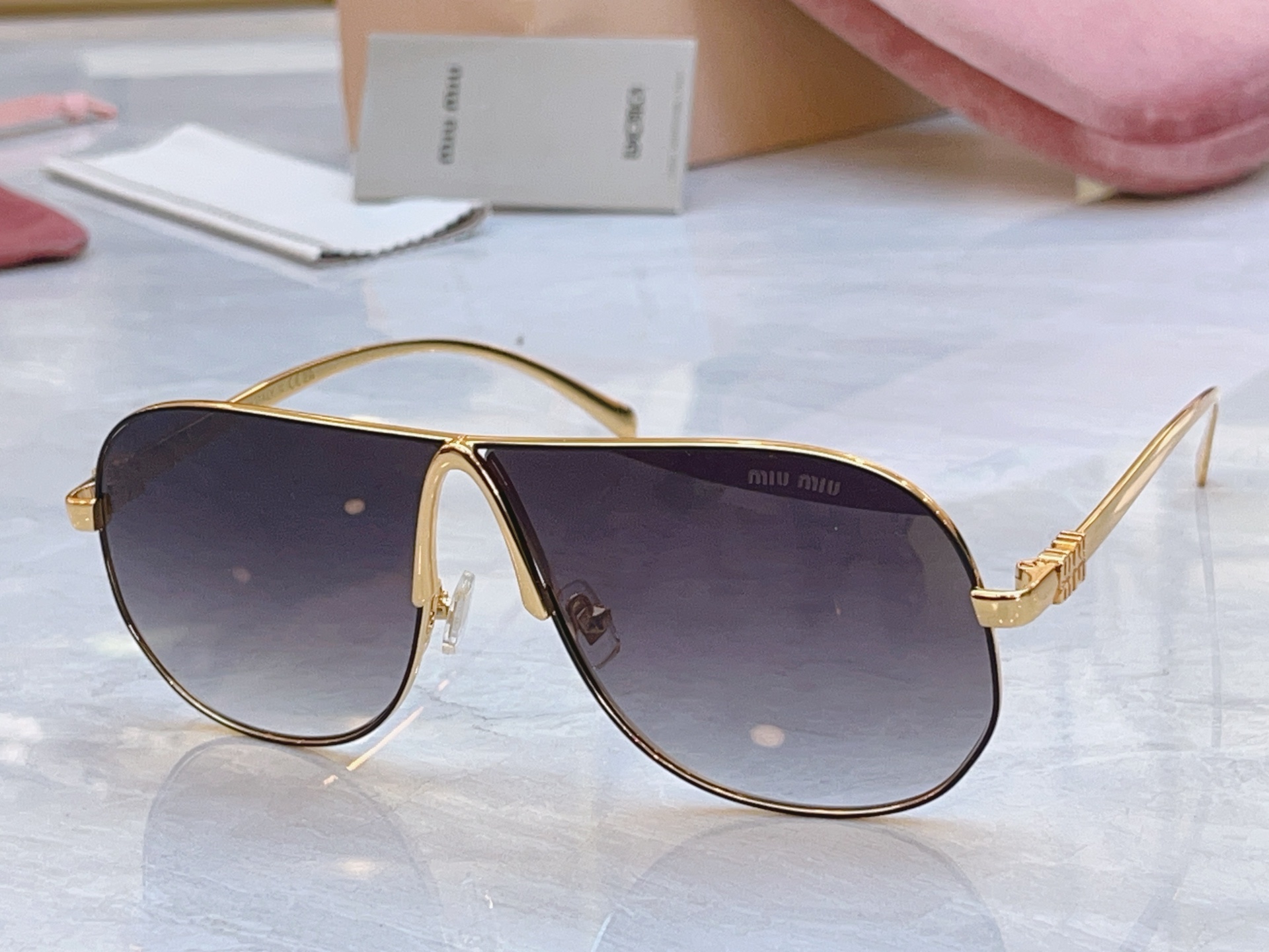 ，【MIUMI*】缪*缪新款太阳镜🕶️，Mod：MU A623S，SIZE:63口7-145